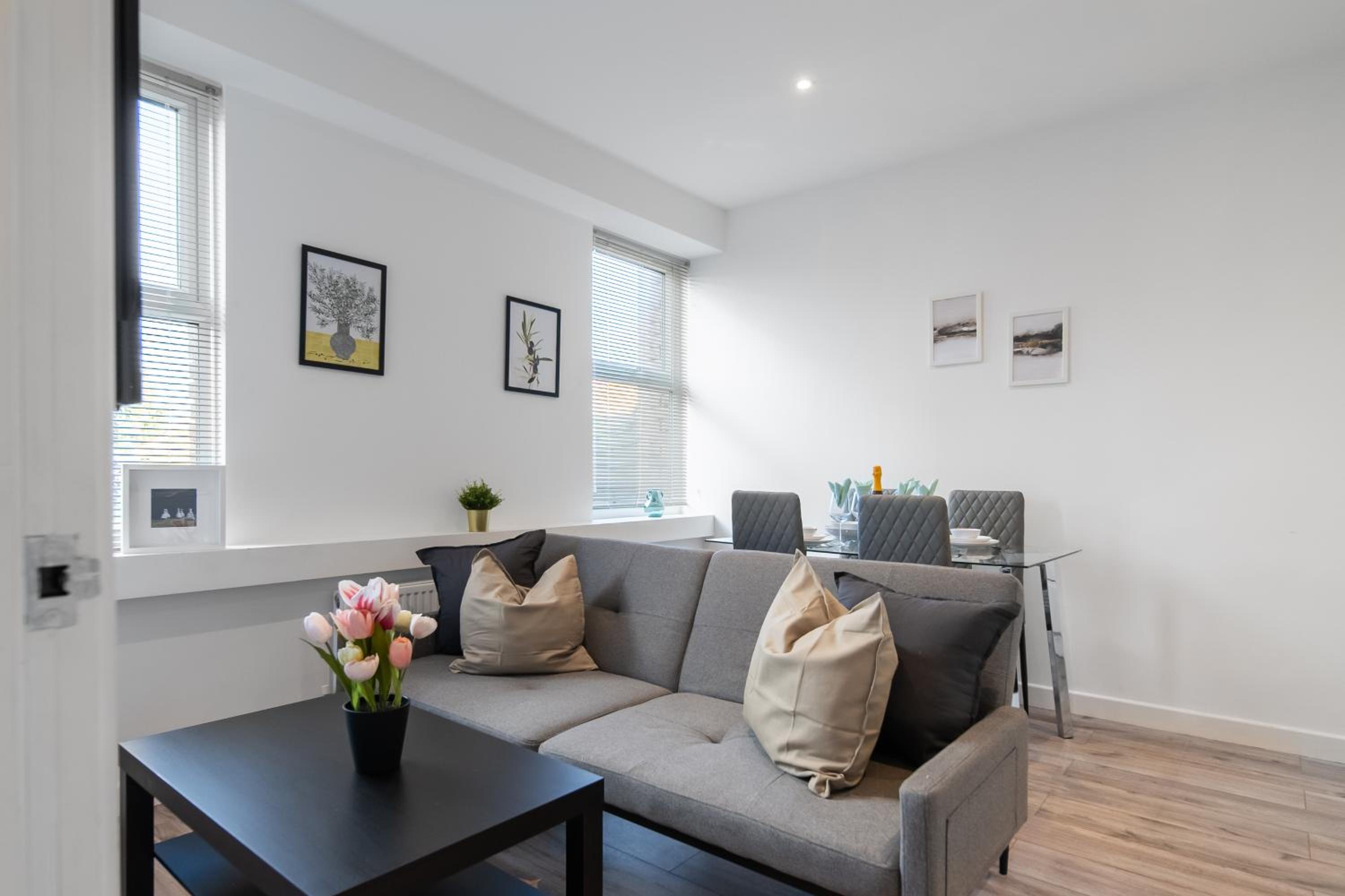 Livestay-Modern Apartments Building in Aylesbury