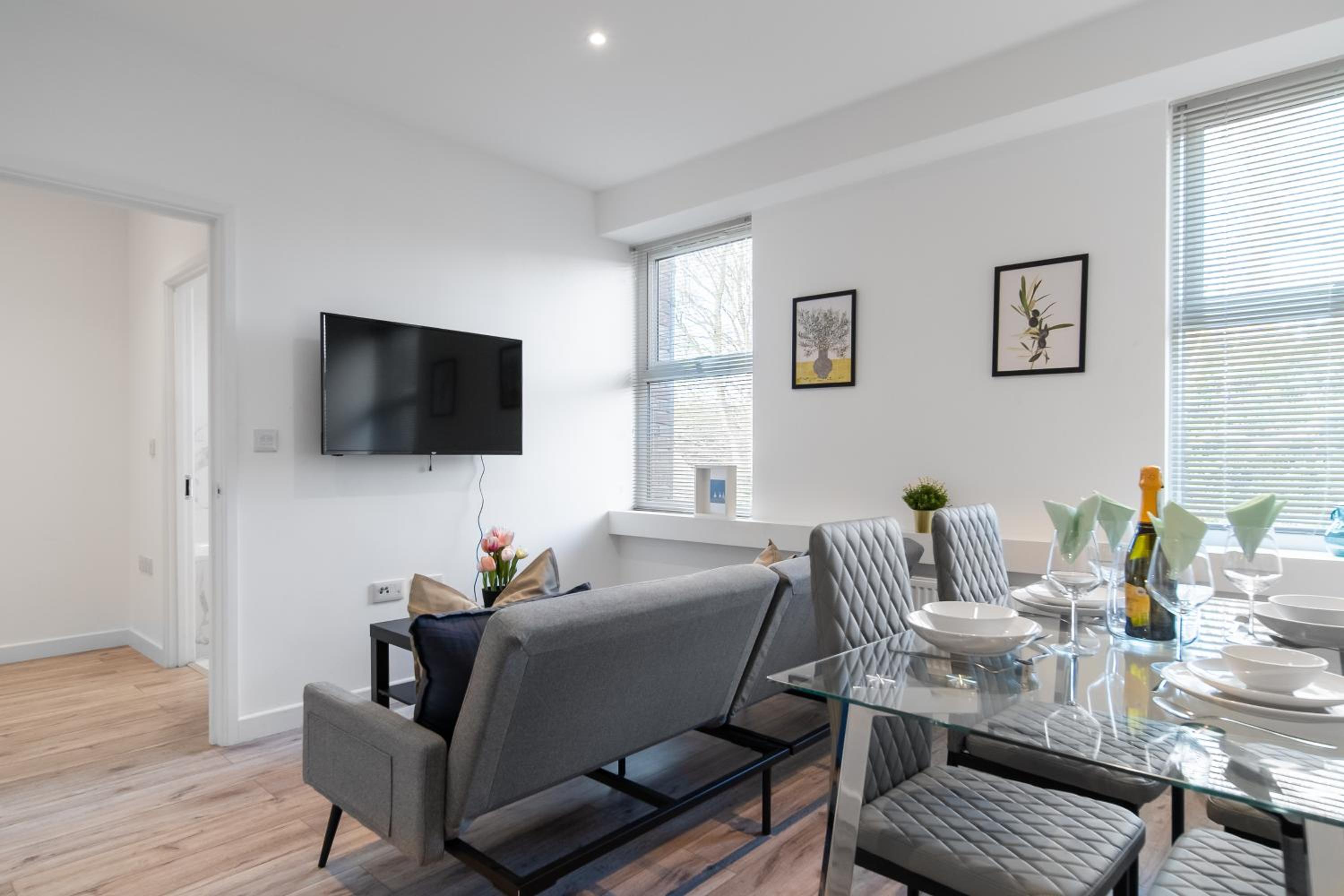 Livestay-Modern Apartments Building in Aylesbury
