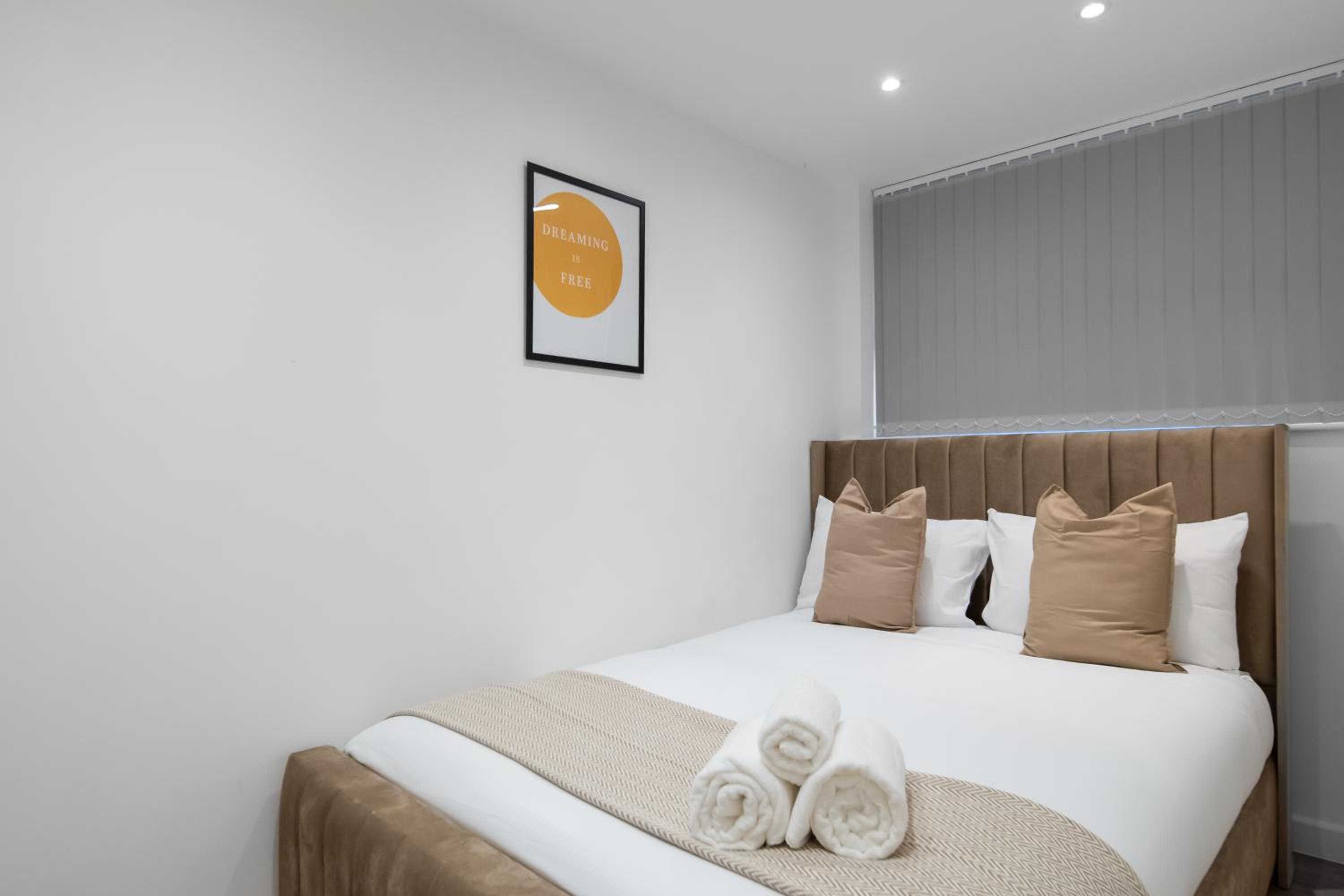 Livestay-Modern Apartments Building in Aylesbury