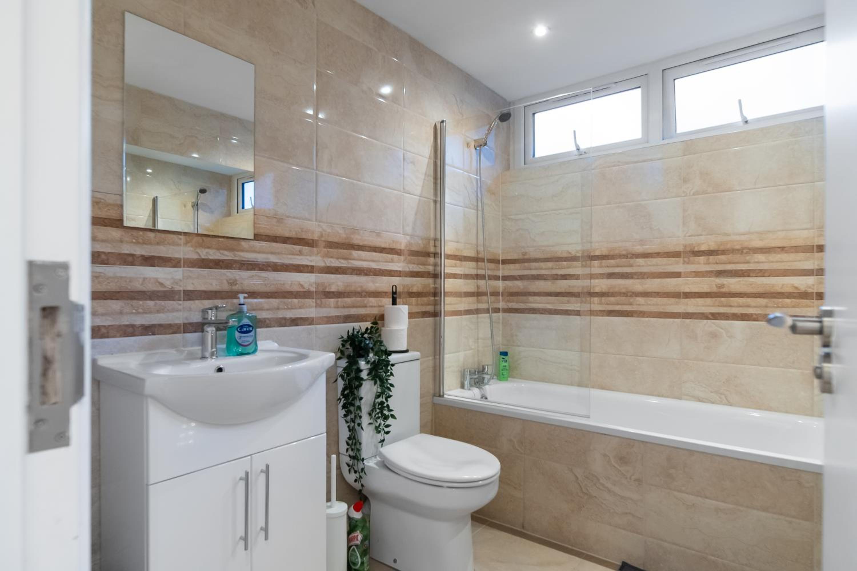 Livestay-Modern Apartments Building in Aylesbury