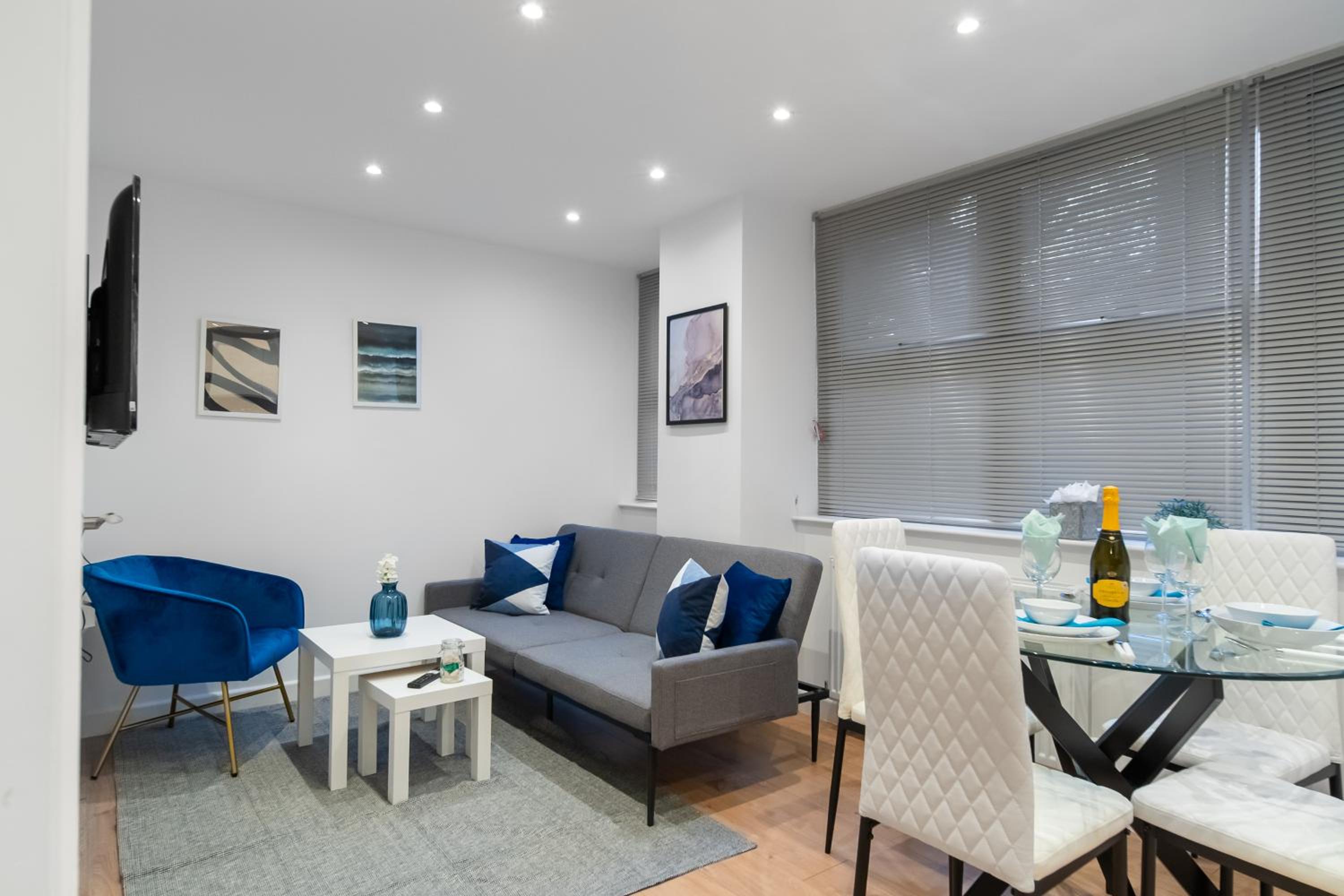 Livestay-Modern Apartments Building in Aylesbury