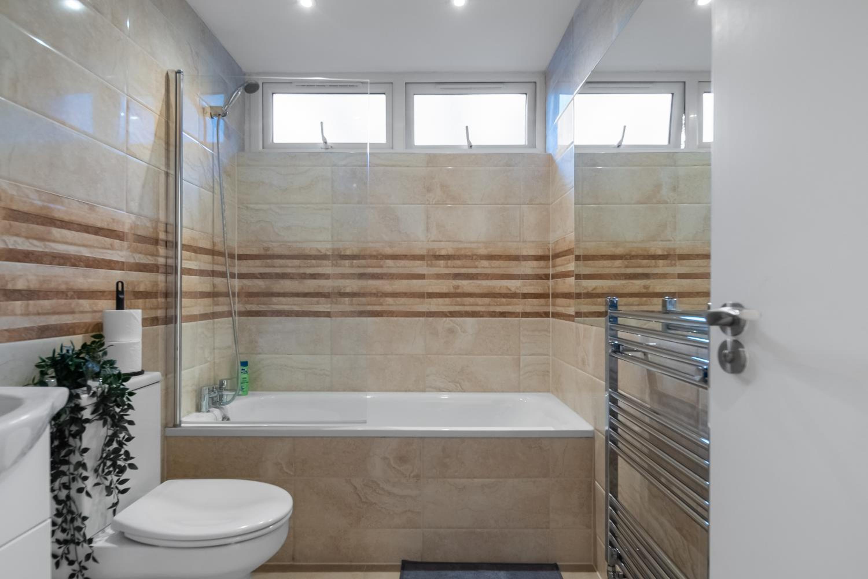 Livestay-Modern Apartments Building in Aylesbury