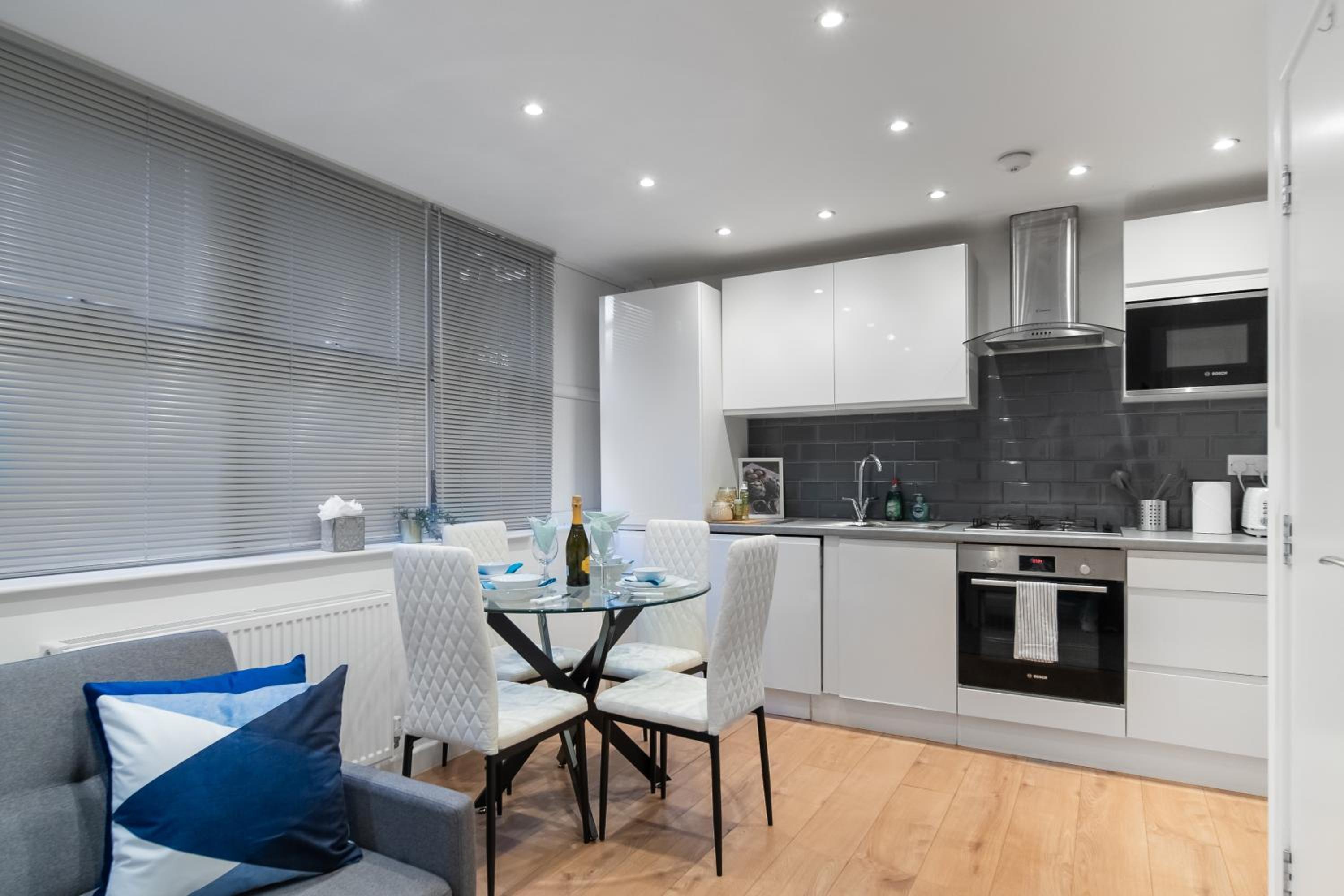 Livestay-Modern Apartments Building in Aylesbury