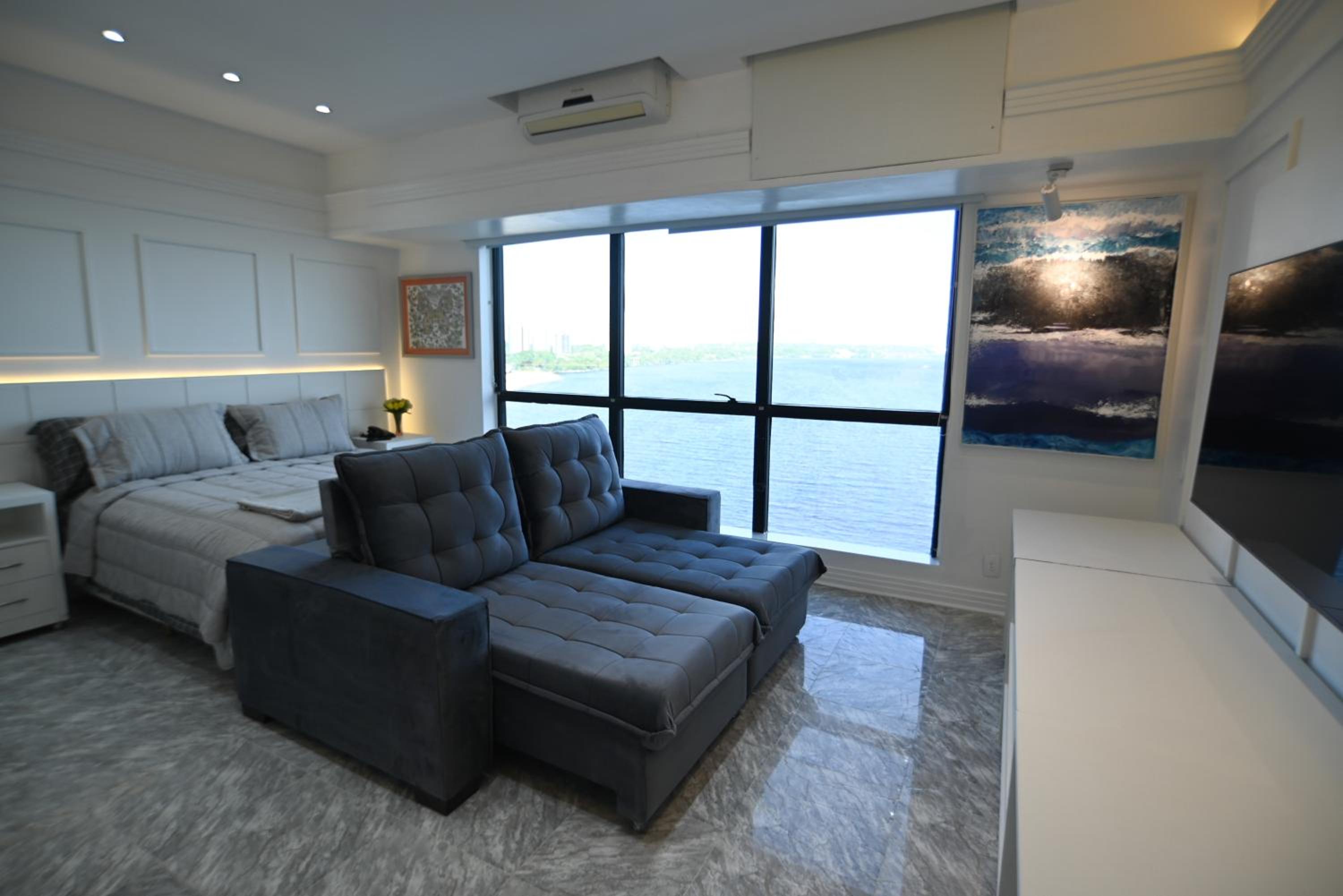Tropical Executive Flat Suite 817 with View