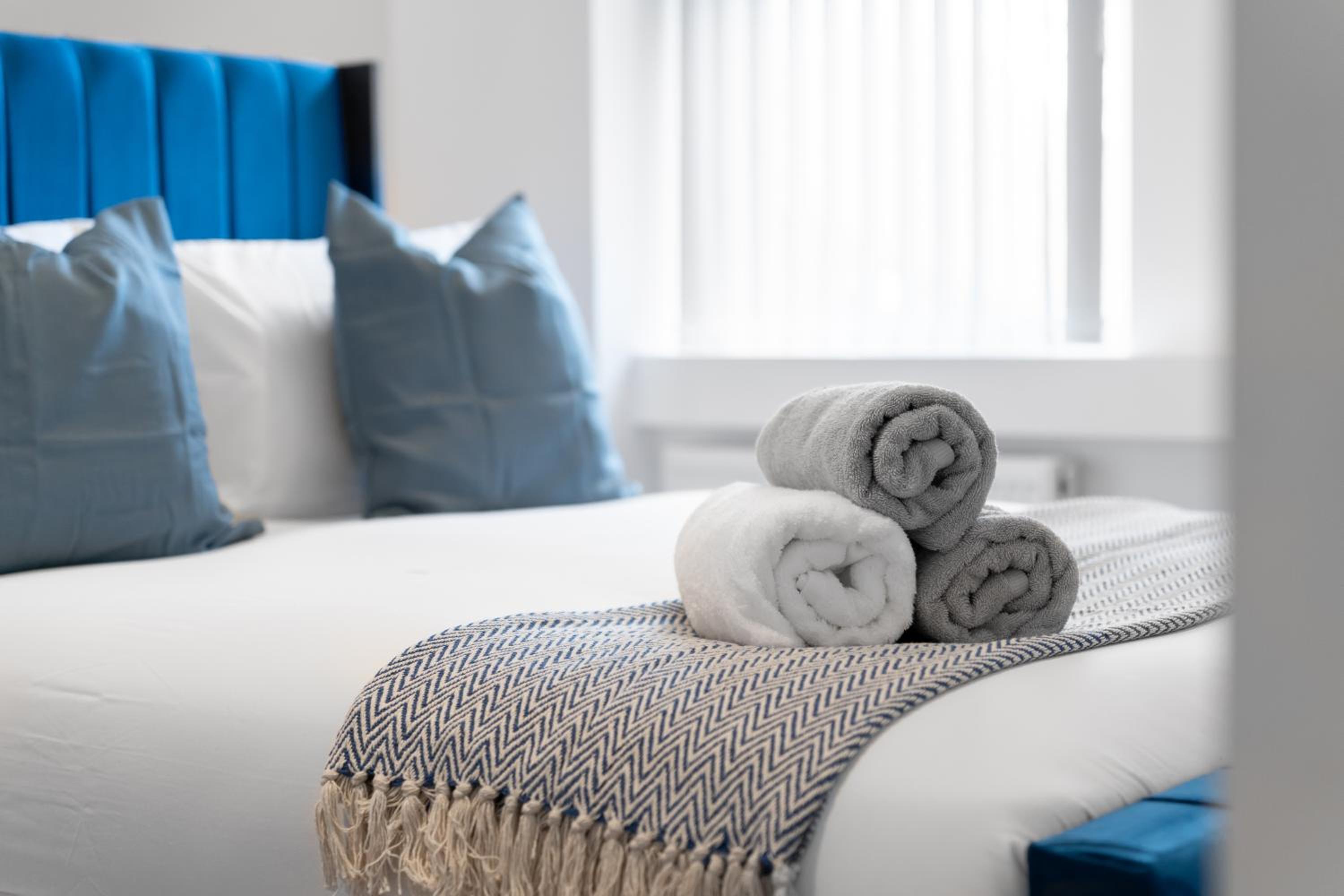 Livestay-Modern Apartments Building in Aylesbury