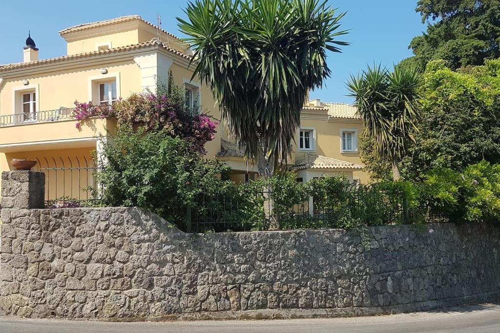 Mansion like house close to beach and Corfu town