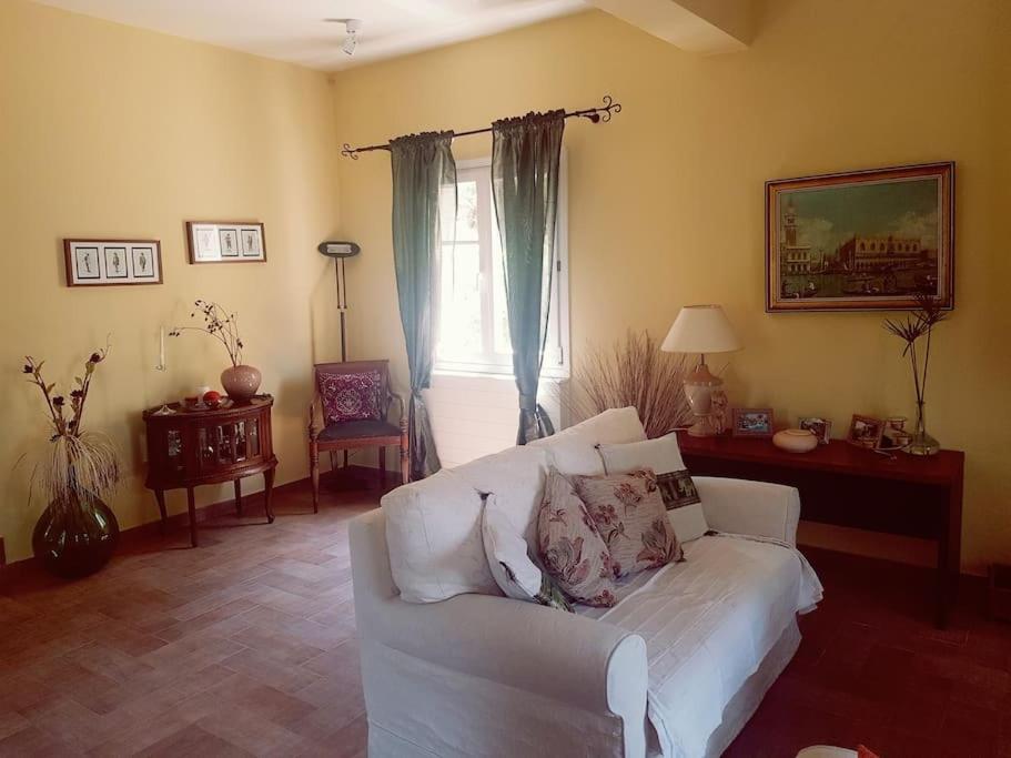 Mansion like house close to beach and Corfu town