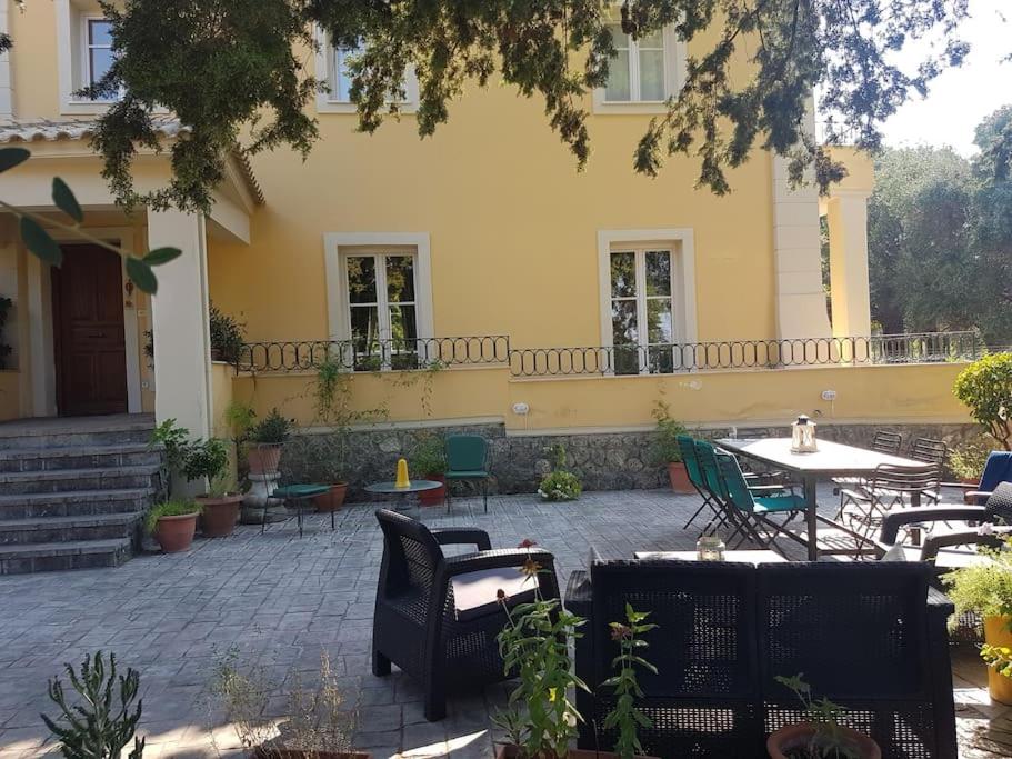 Mansion like house close to beach and Corfu town