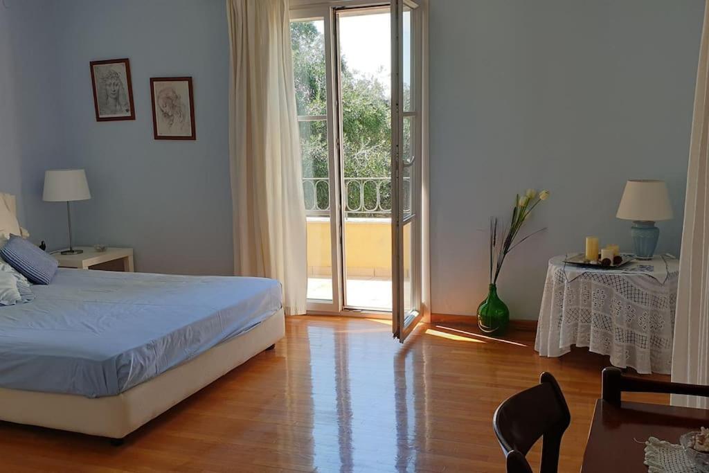 Mansion like house close to beach and Corfu town