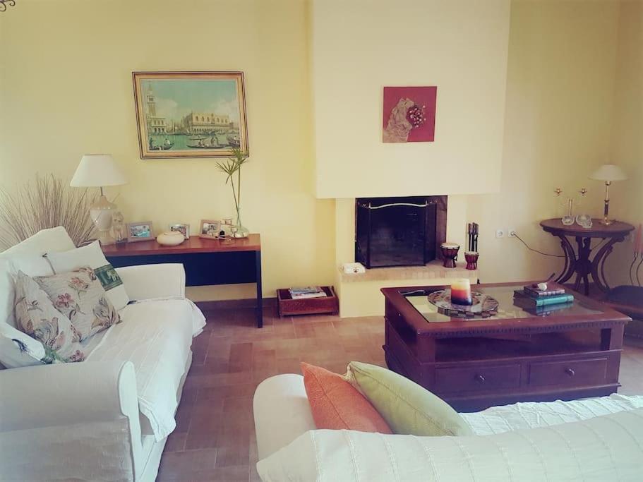 Mansion like house close to beach and Corfu town