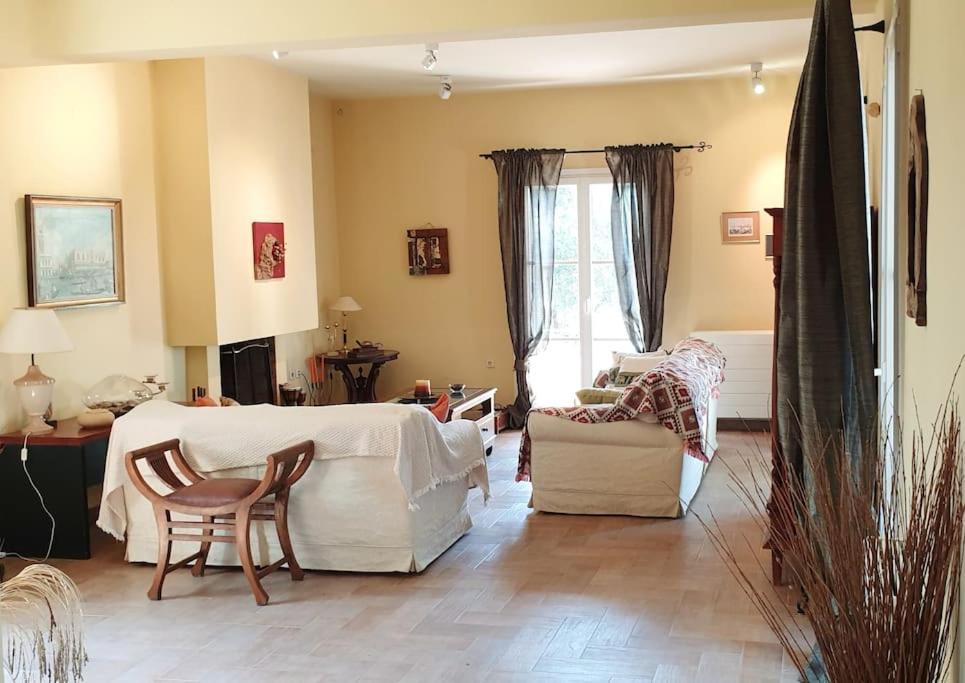 Mansion like house close to beach and Corfu town