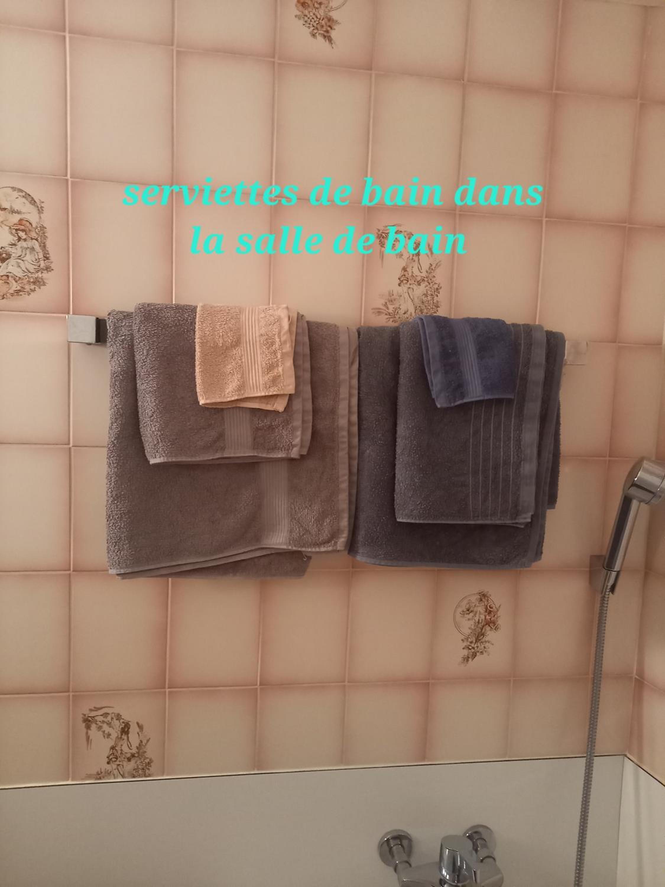 Au pied de la Tour