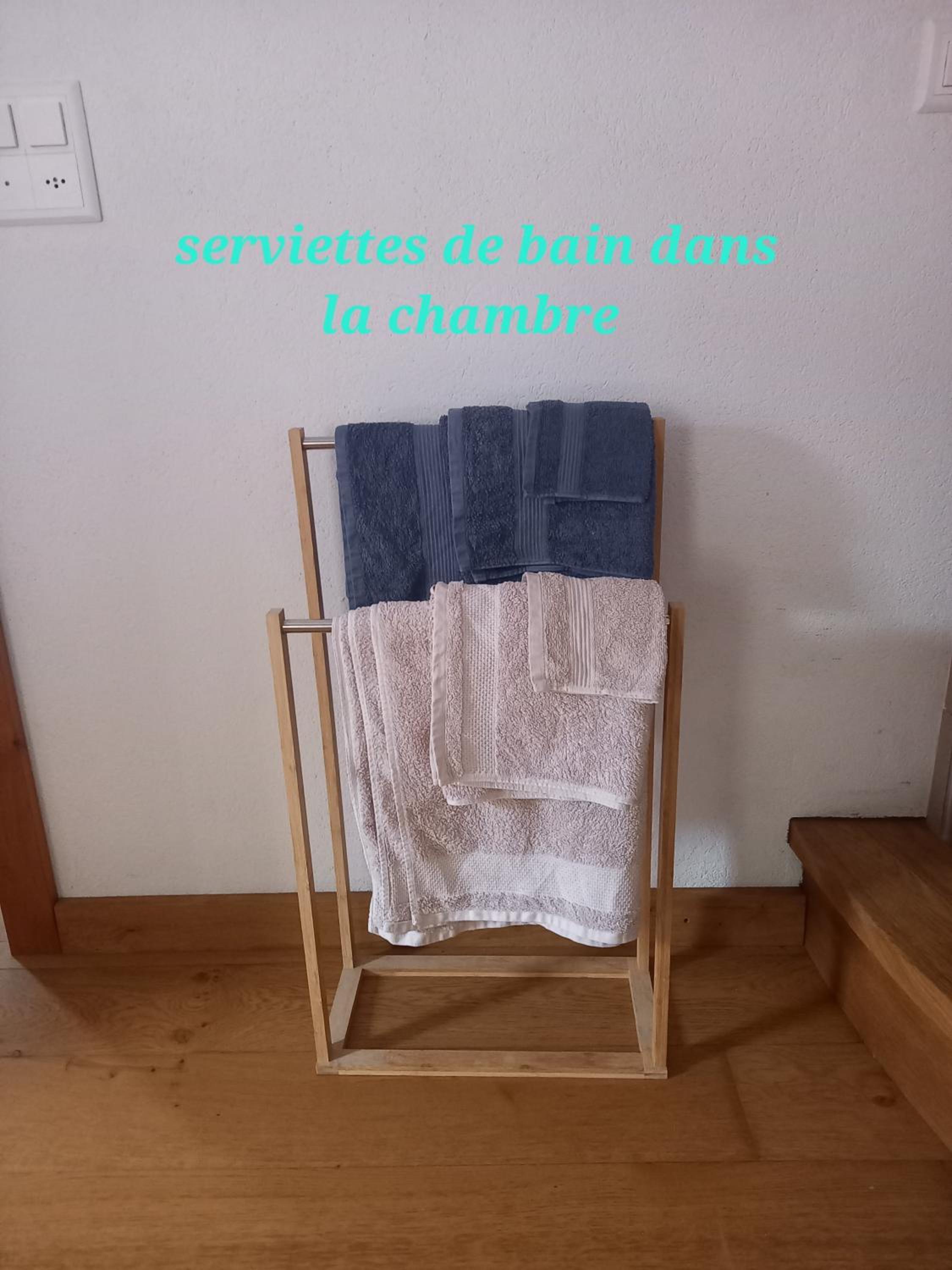 Au pied de la Tour