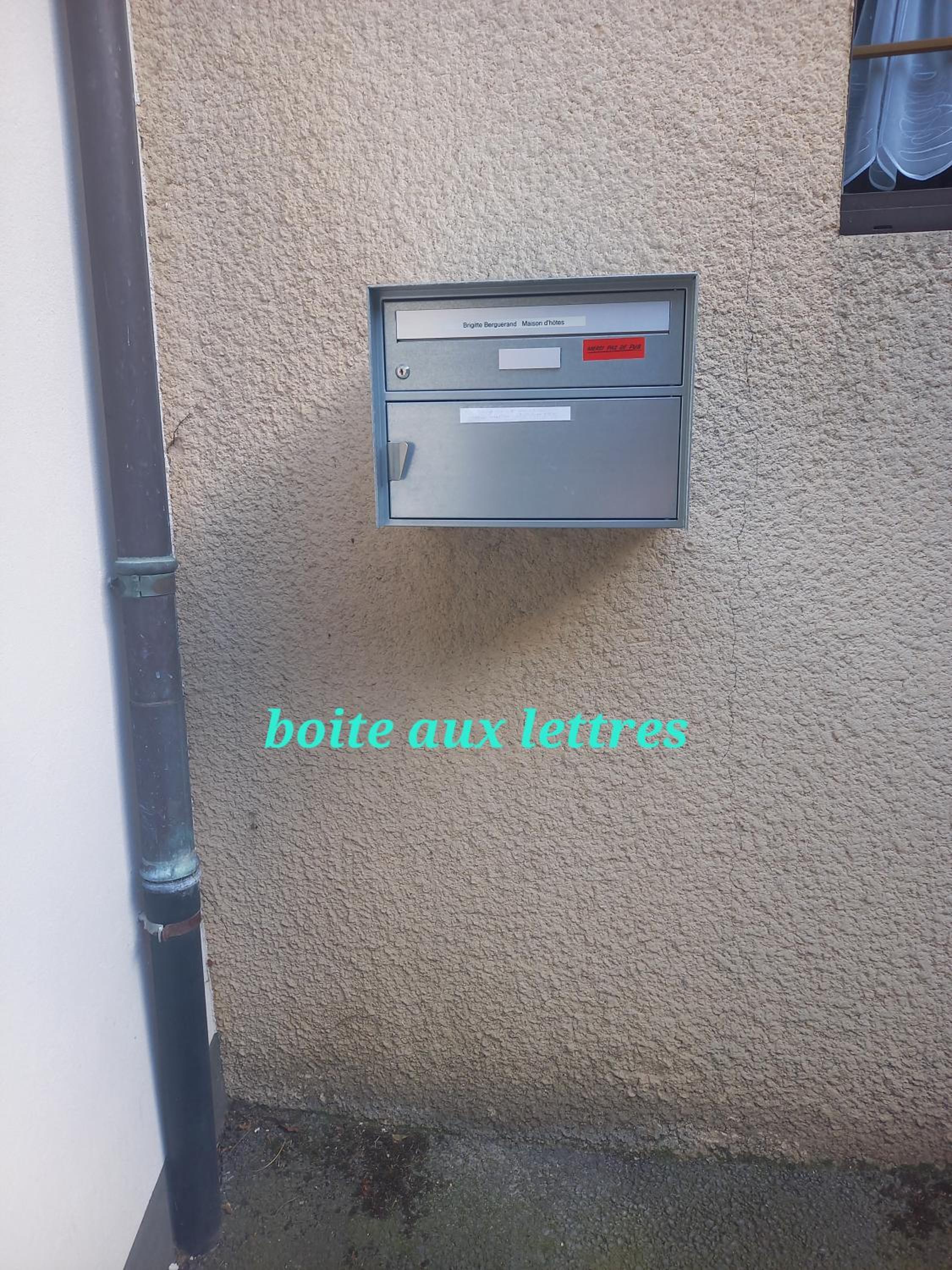 Au pied de la Tour