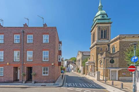 Beautiful house on stunning Richmond Hill view 3