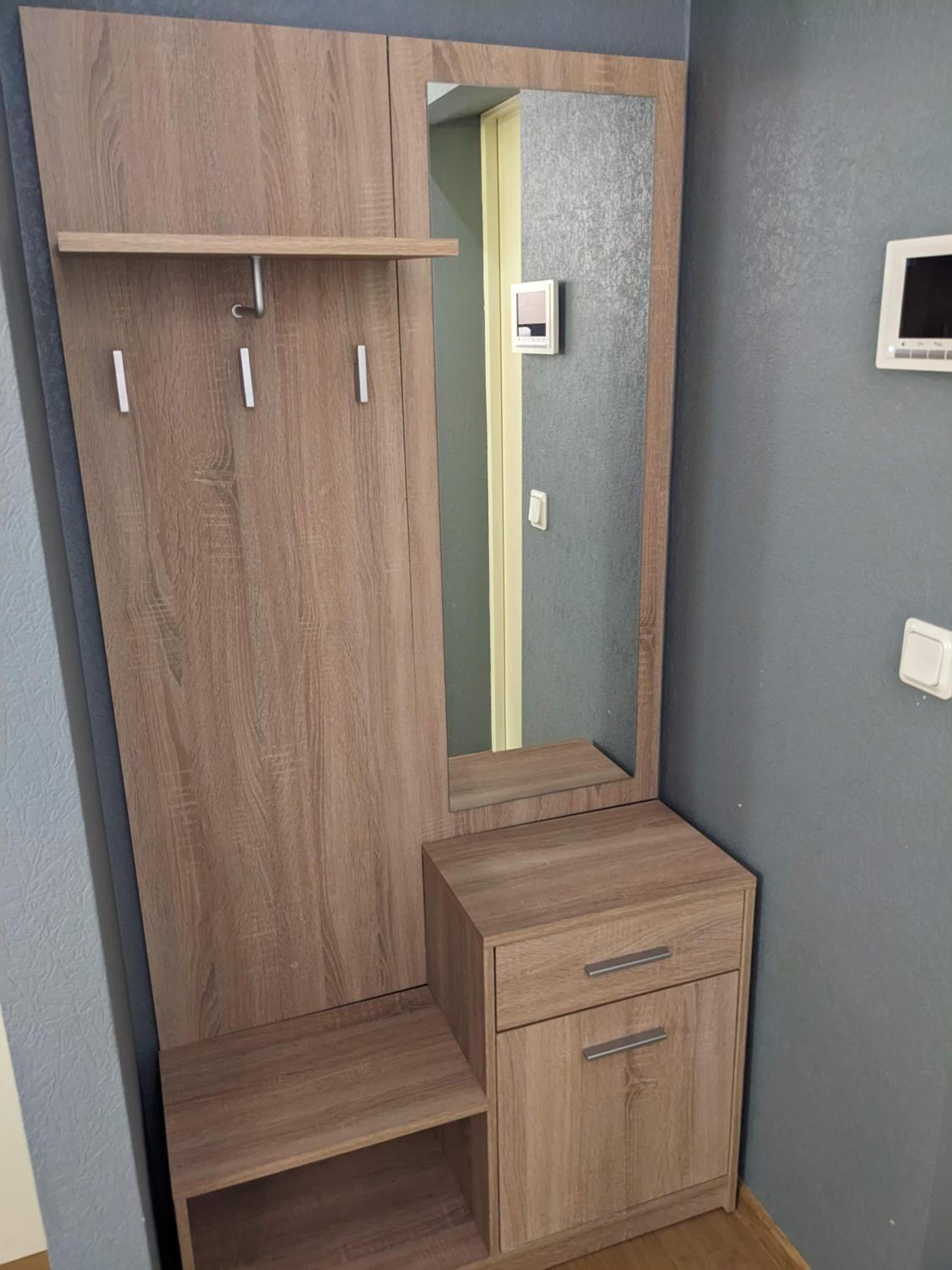 Peaceful studio with desk & free parking near city center