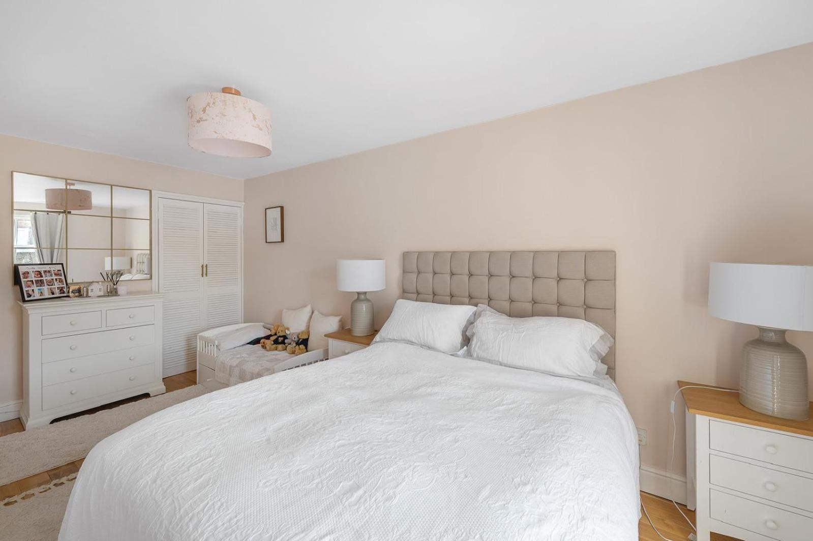 Beautiful house on stunning Richmond Hill view 4