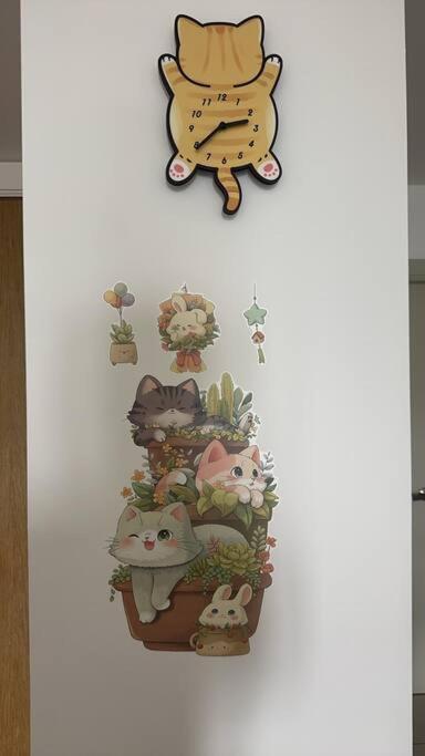 Mid vally Mosaic Kitty House