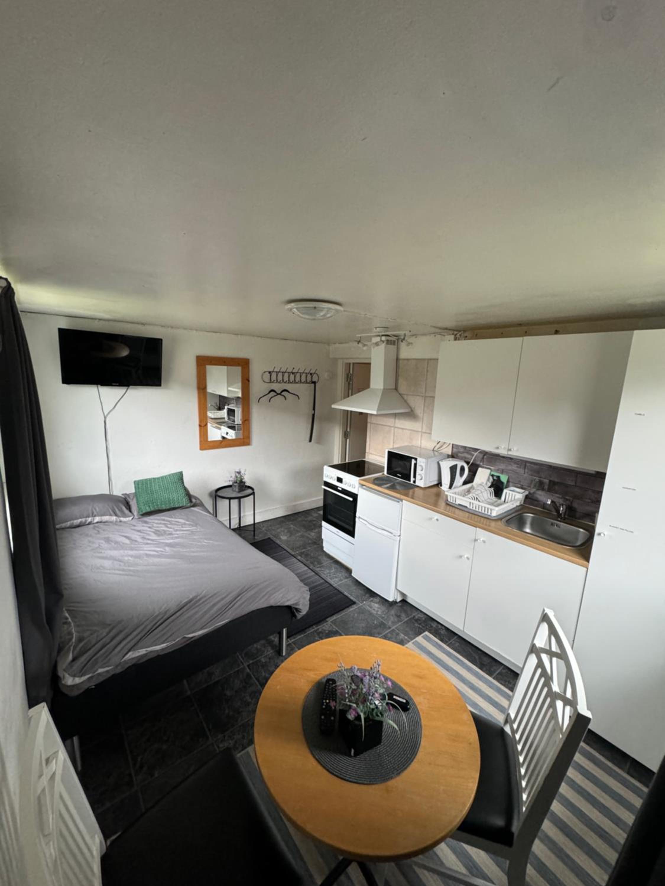 Hotel Apartment nr 1 with shared bathroom in Kiruna C - Paradise Lapland - Image 1