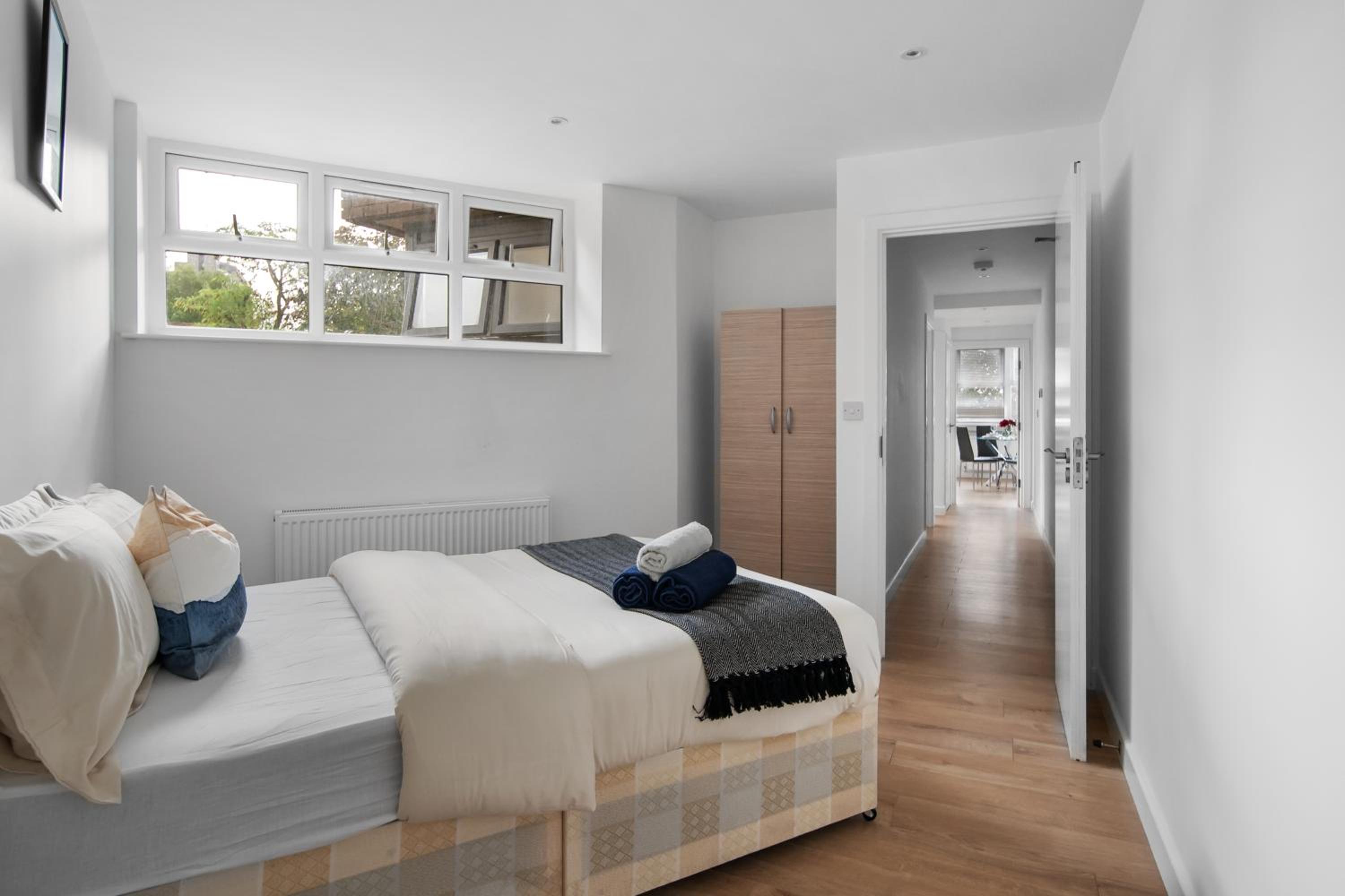 Livestay-Modern Apartments Building in Aylesbury