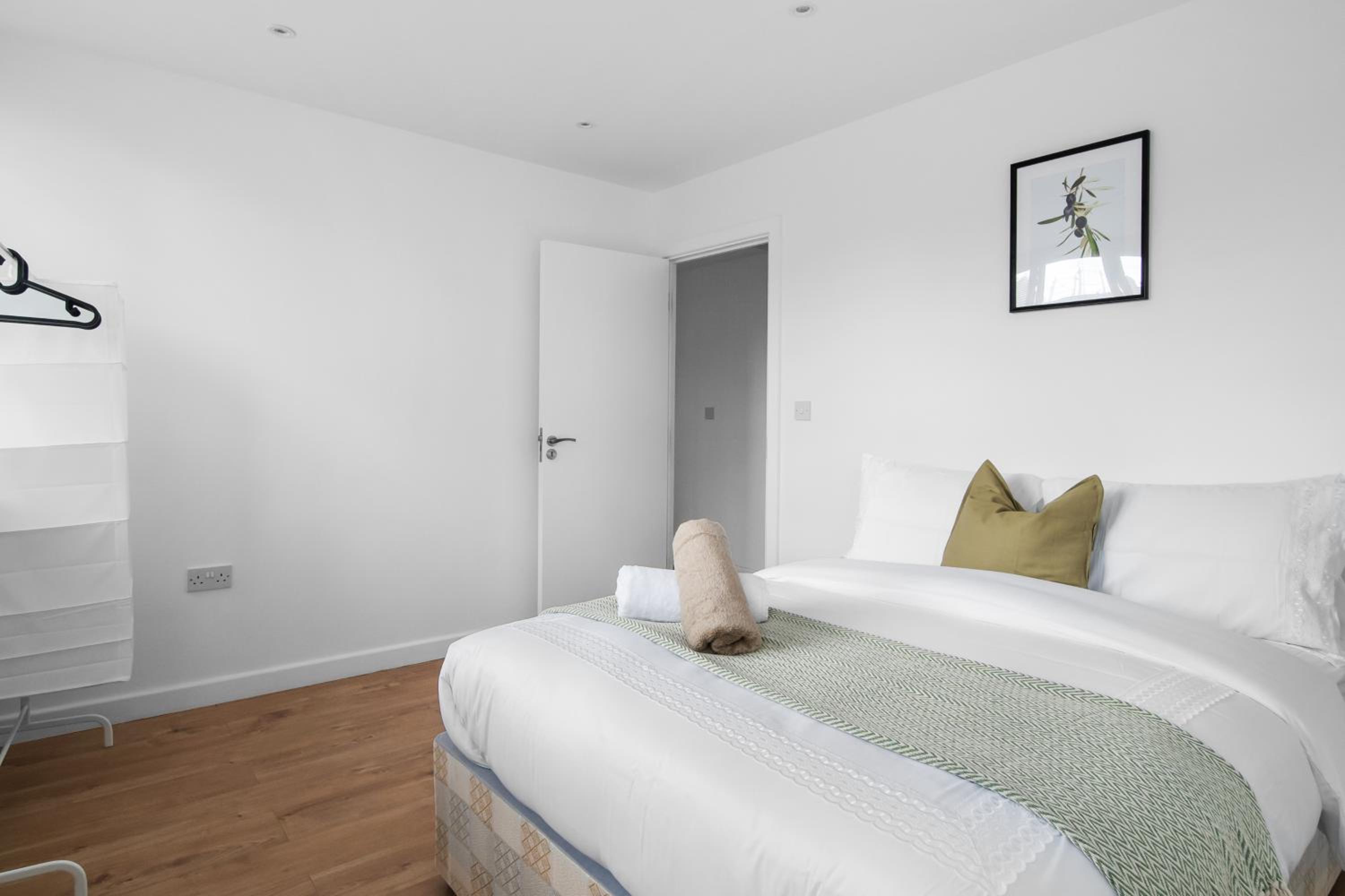 Livestay-Modern Apartments Building in Aylesbury