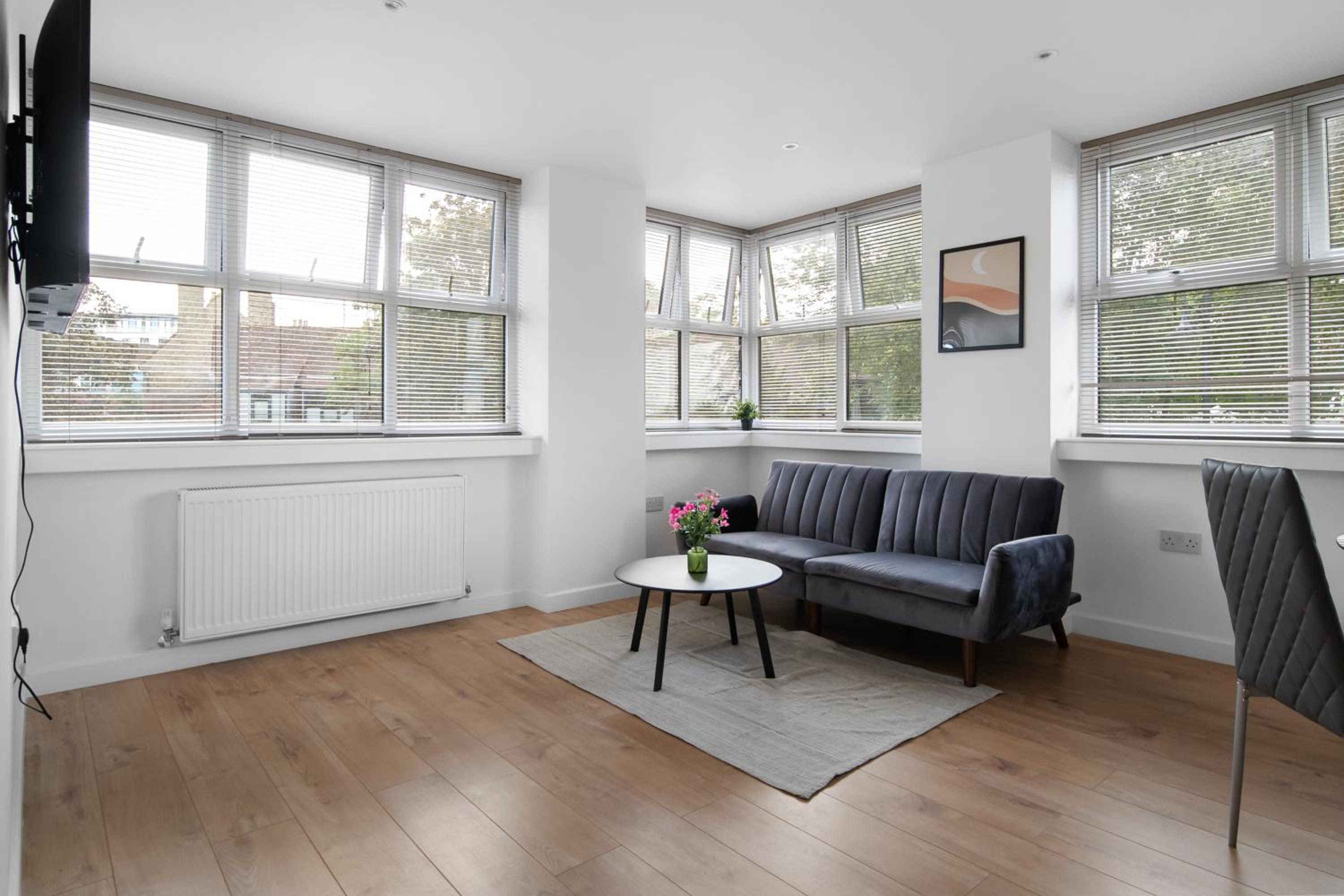 Livestay-Modern Apartments Building in Aylesbury