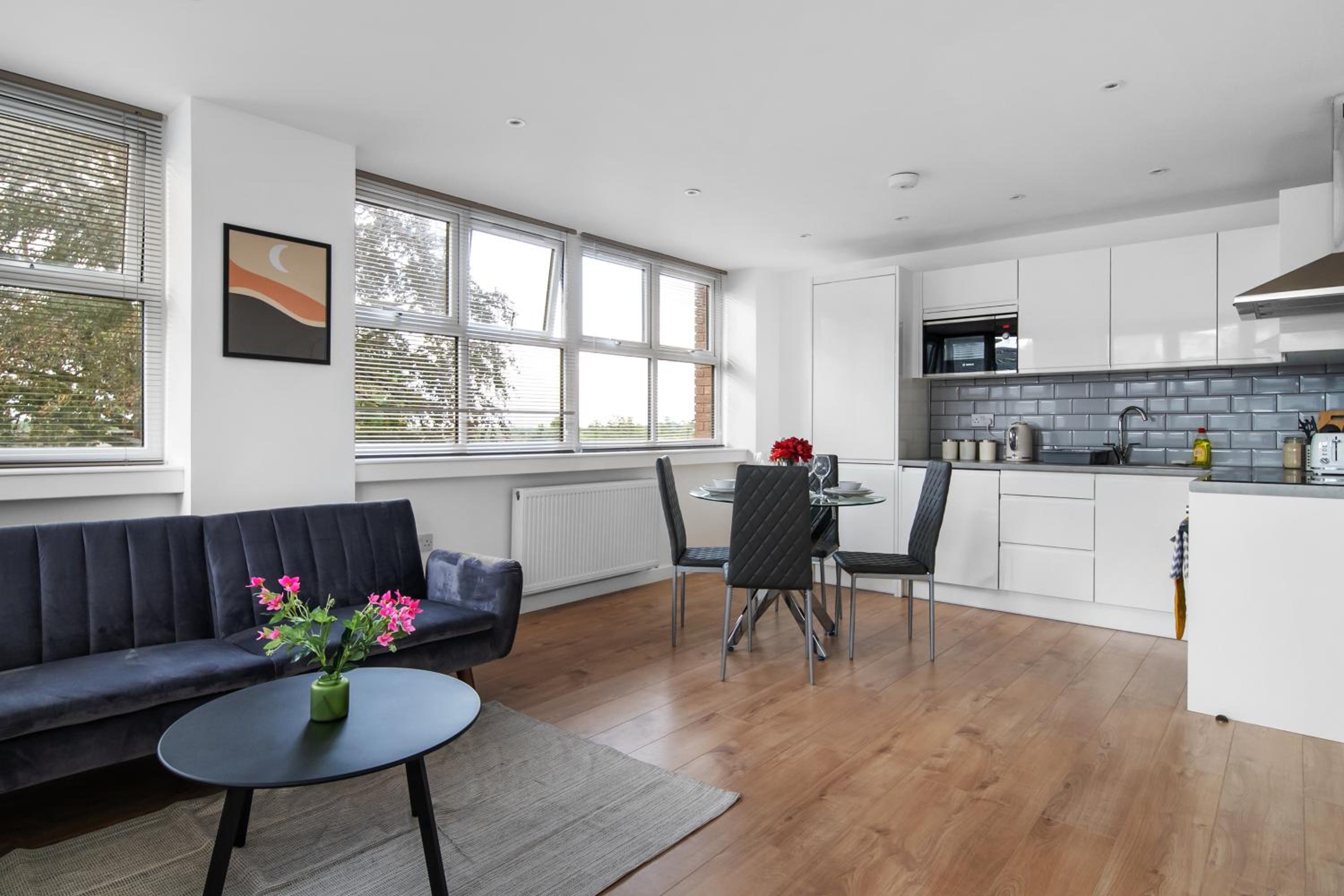 Livestay-Modern Apartments Building in Aylesbury