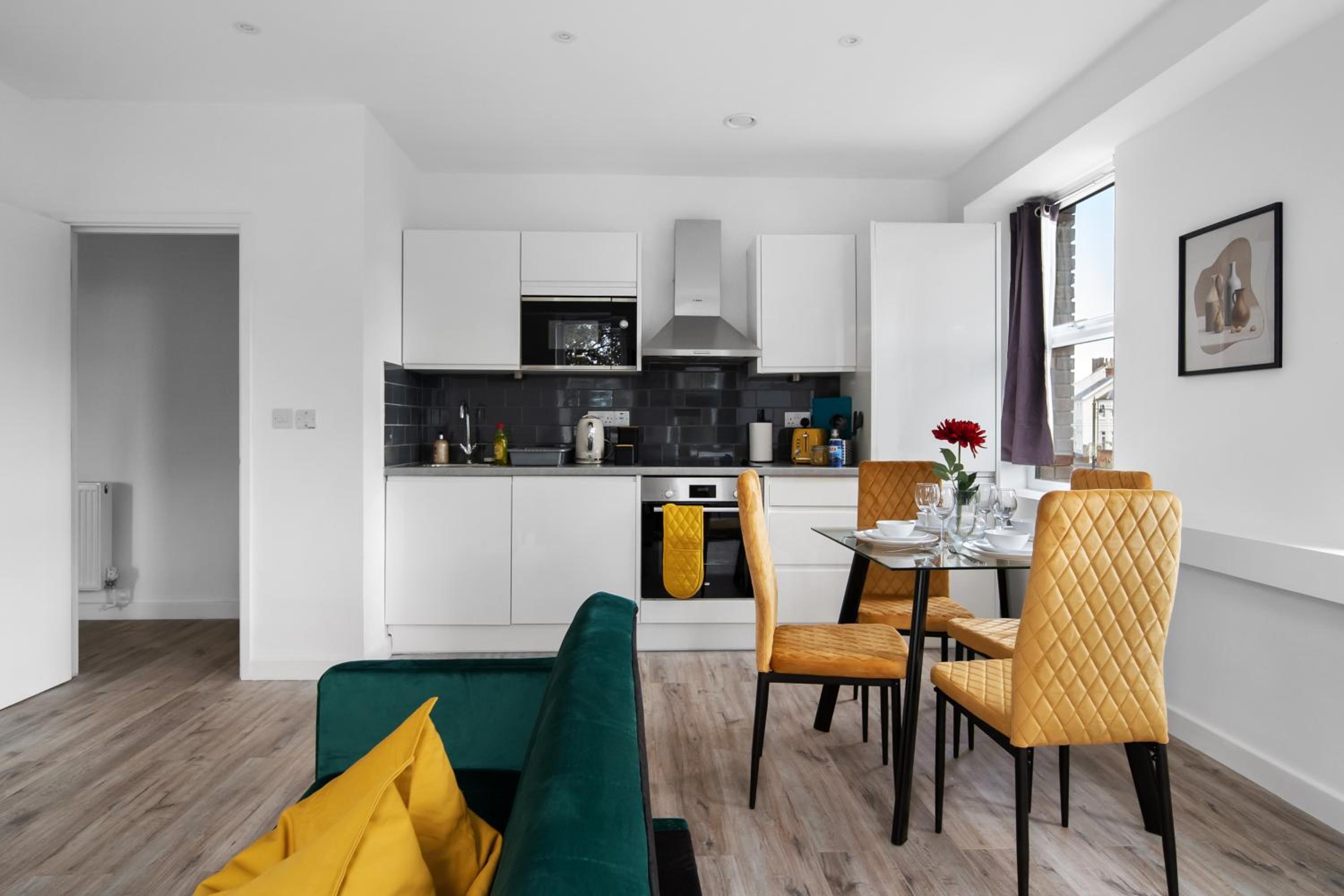 Livestay-Modern Apartments Building in Aylesbury