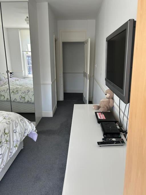 Elegant Flat in St Johns Wood view 3
