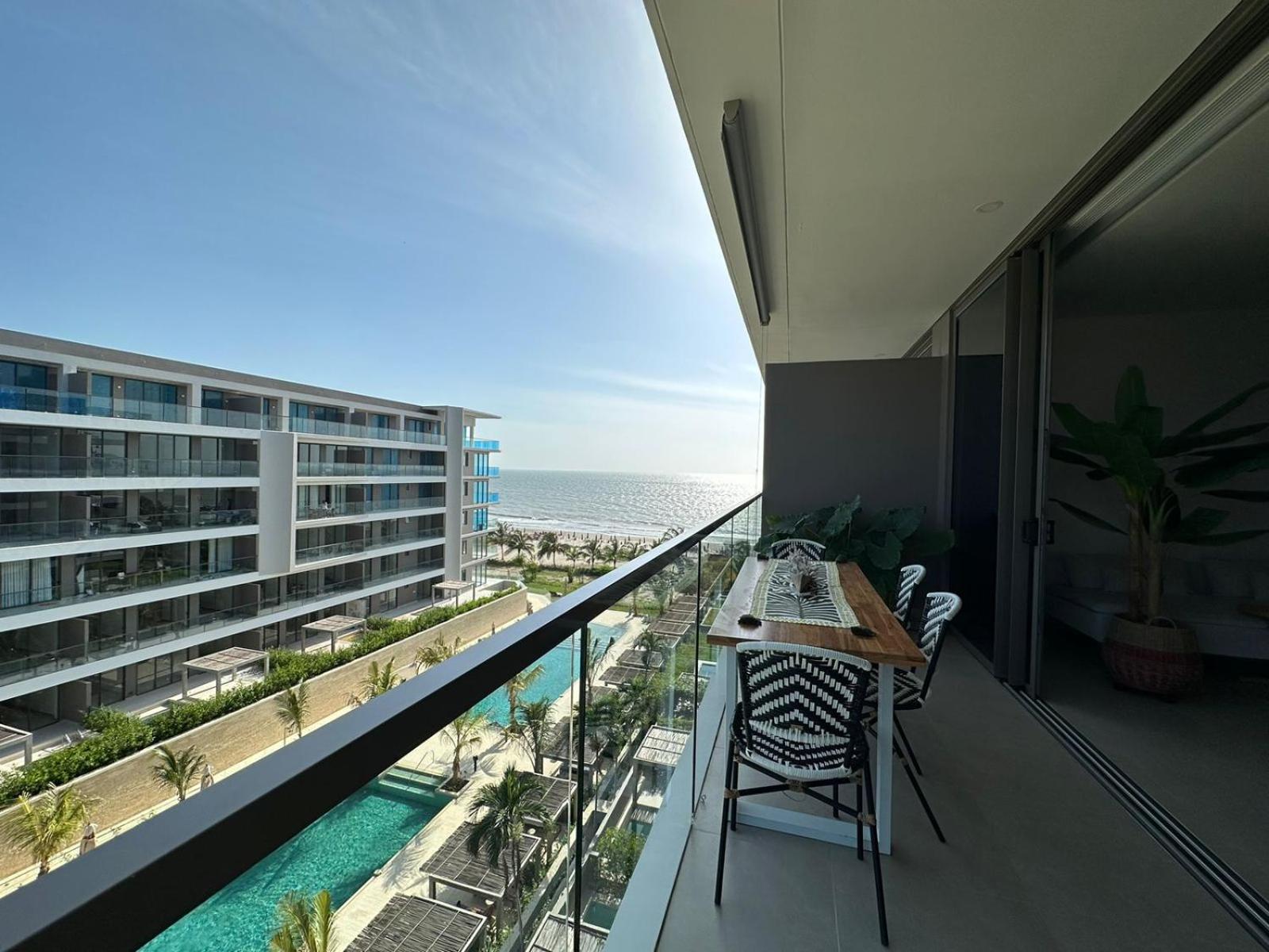 Apartamento en Cartagena frente al mar con piscina
