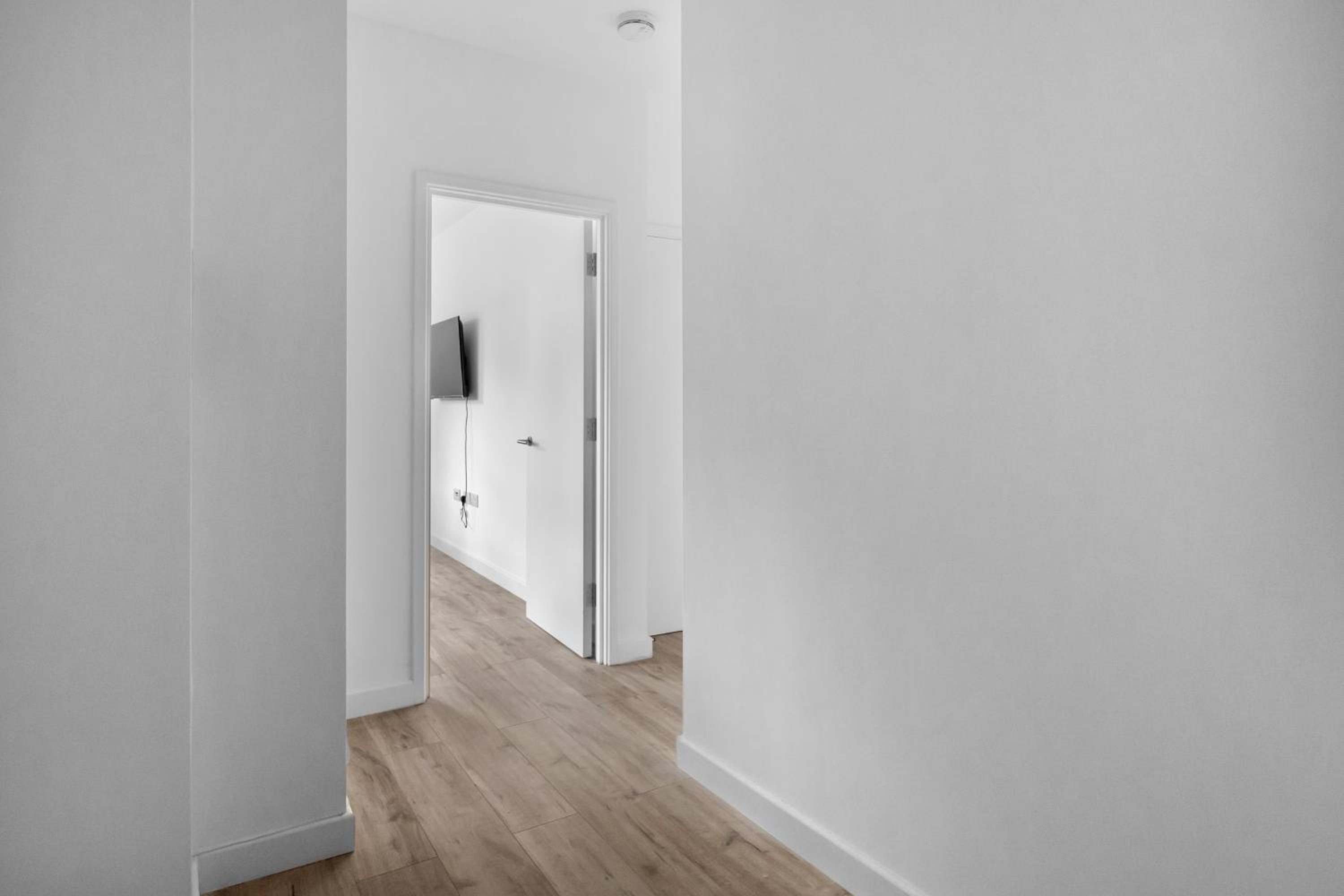 Livestay-Modern Apartments Building in Aylesbury