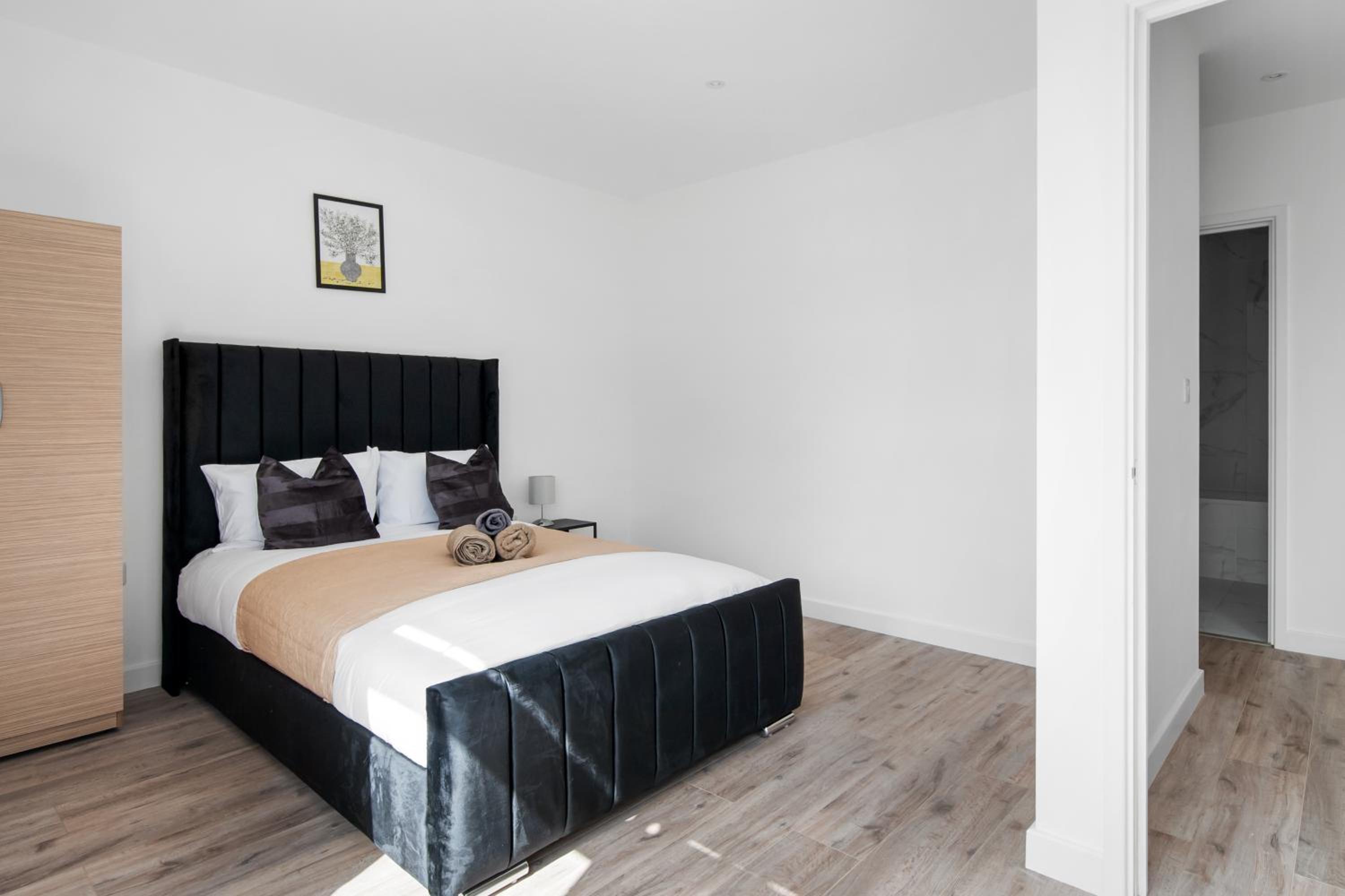 Livestay-Modern Apartments Building in Aylesbury