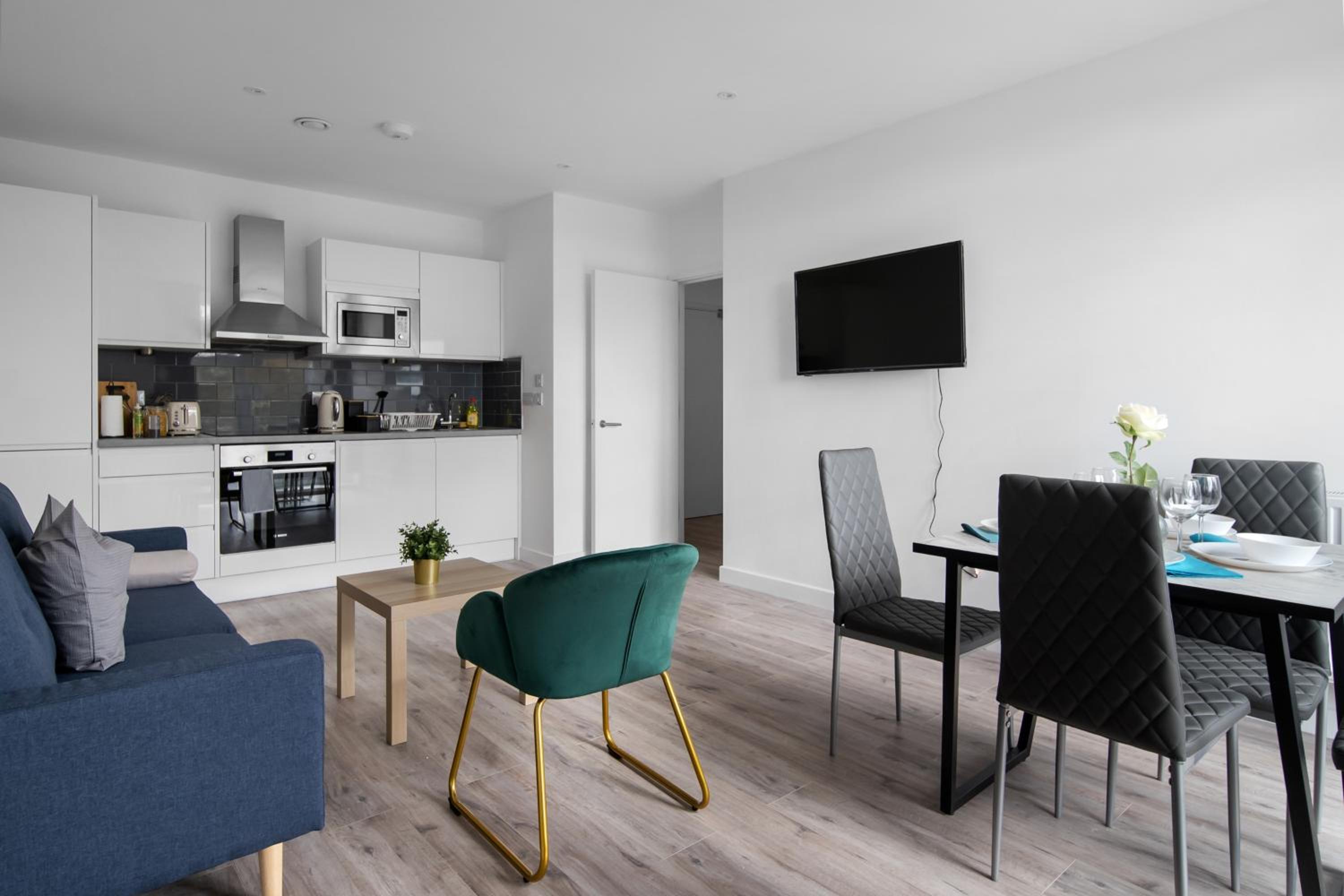 Livestay-Modern Apartments Building in Aylesbury