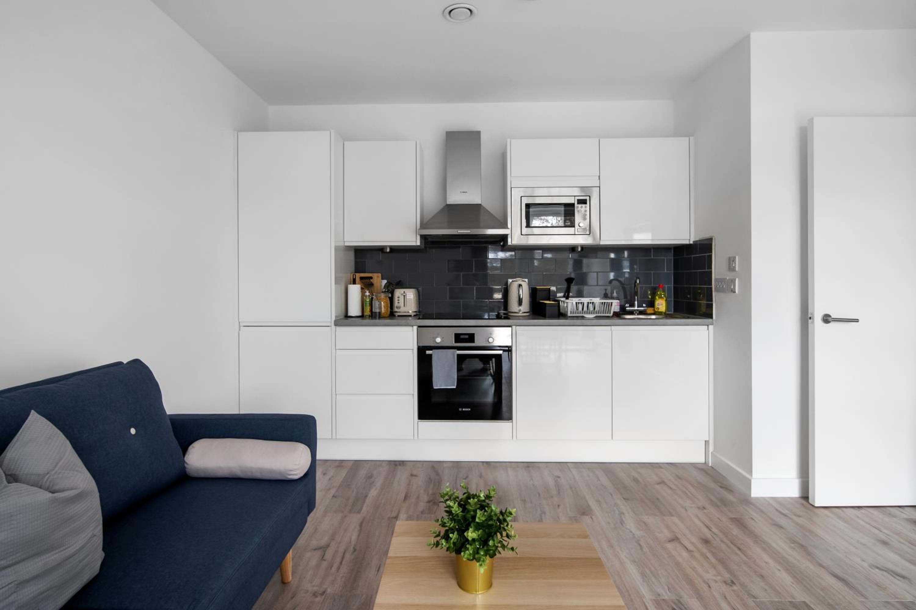 Livestay-Modern Apartments Building in Aylesbury