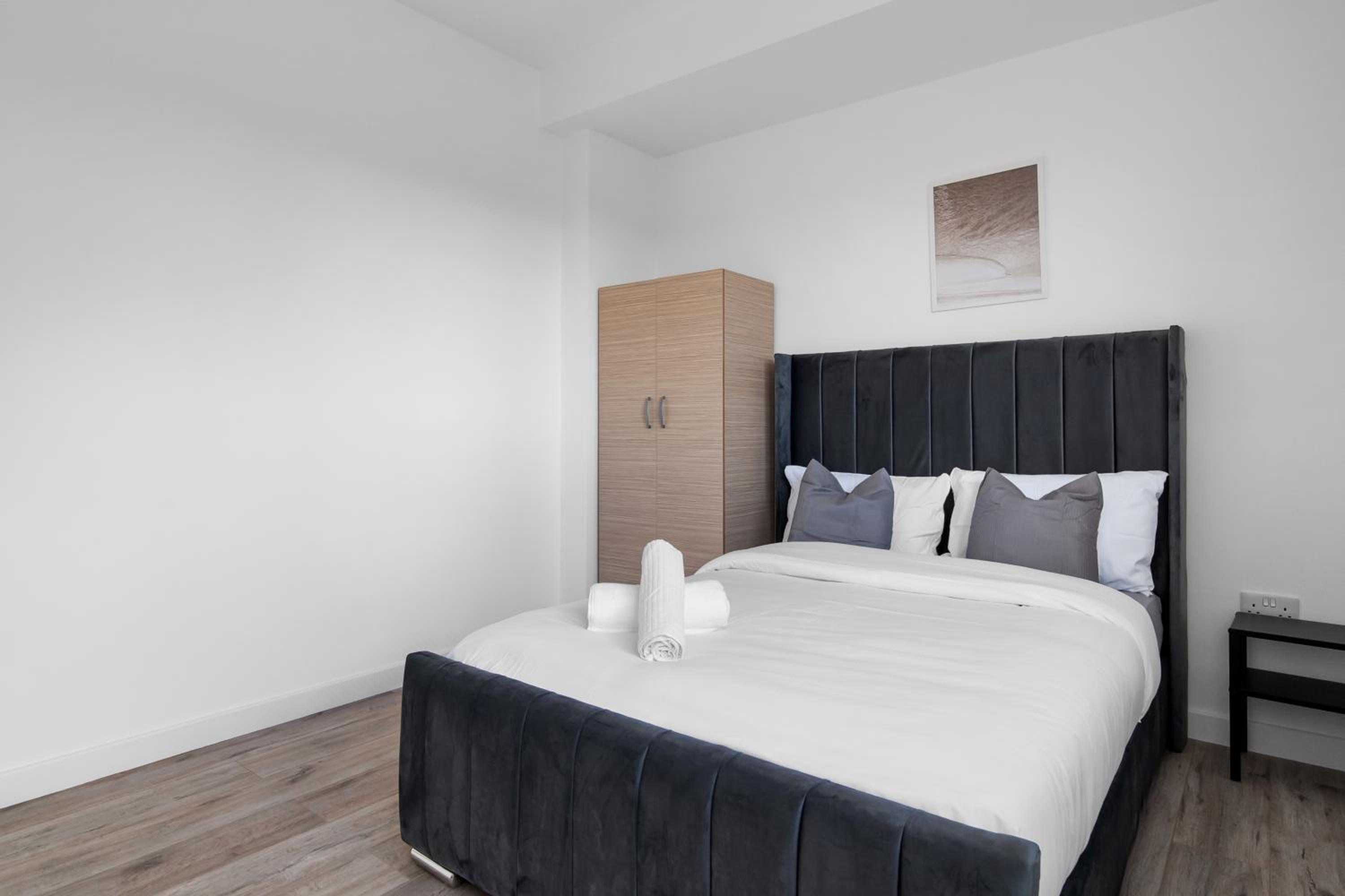 Livestay-Modern Apartments Building in Aylesbury