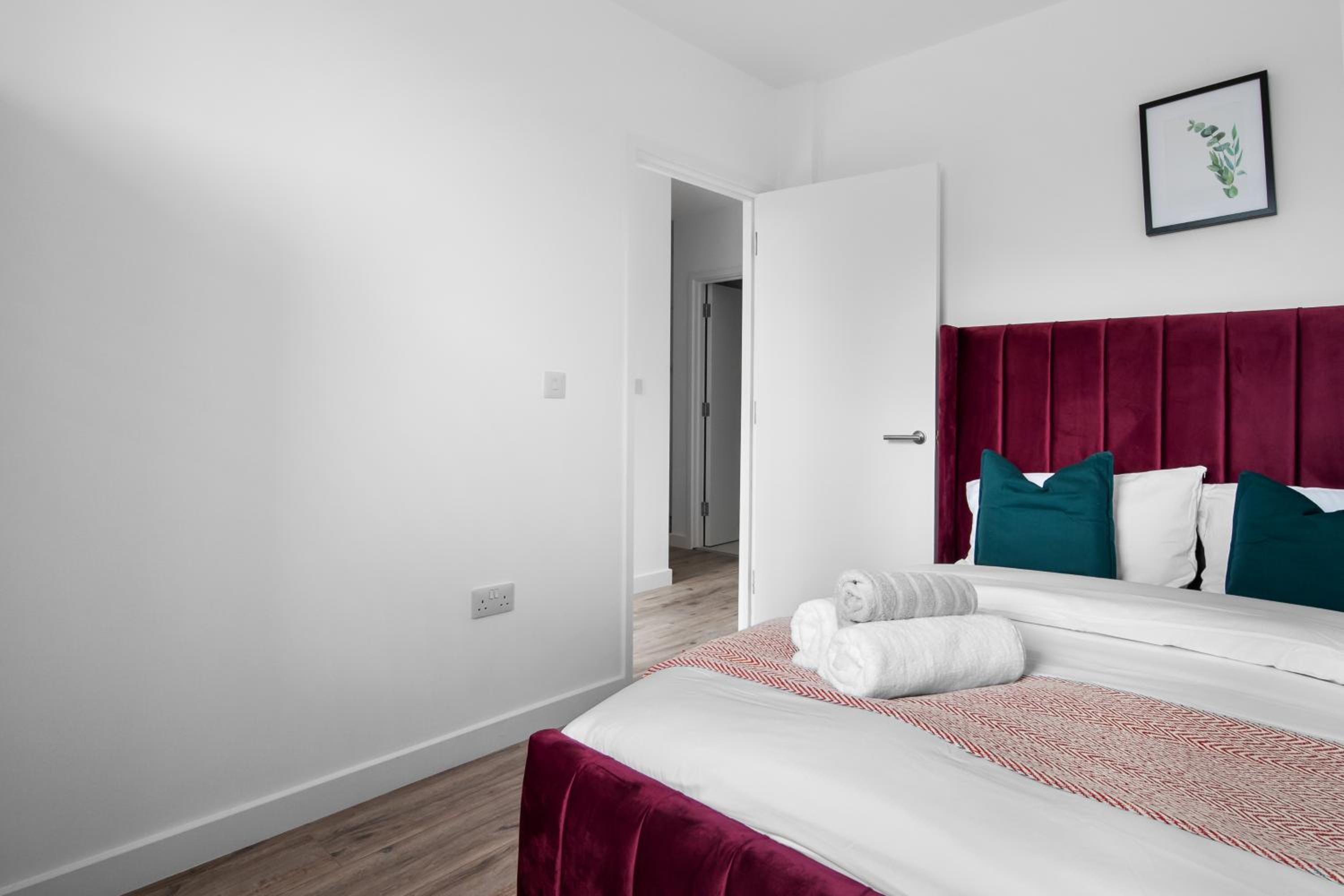 Livestay-Modern Apartments Building in Aylesbury