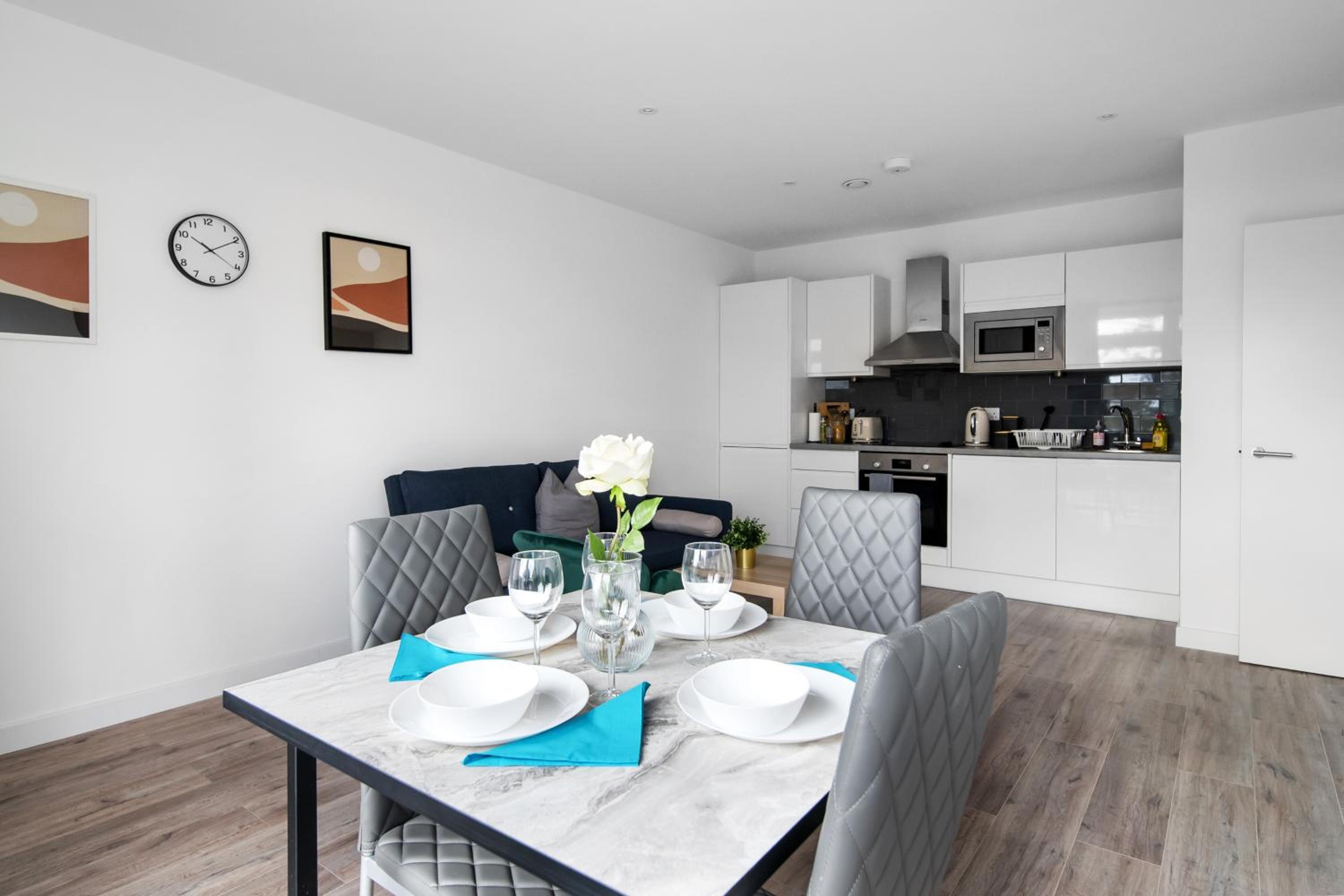 Livestay-Modern Apartments Building in Aylesbury