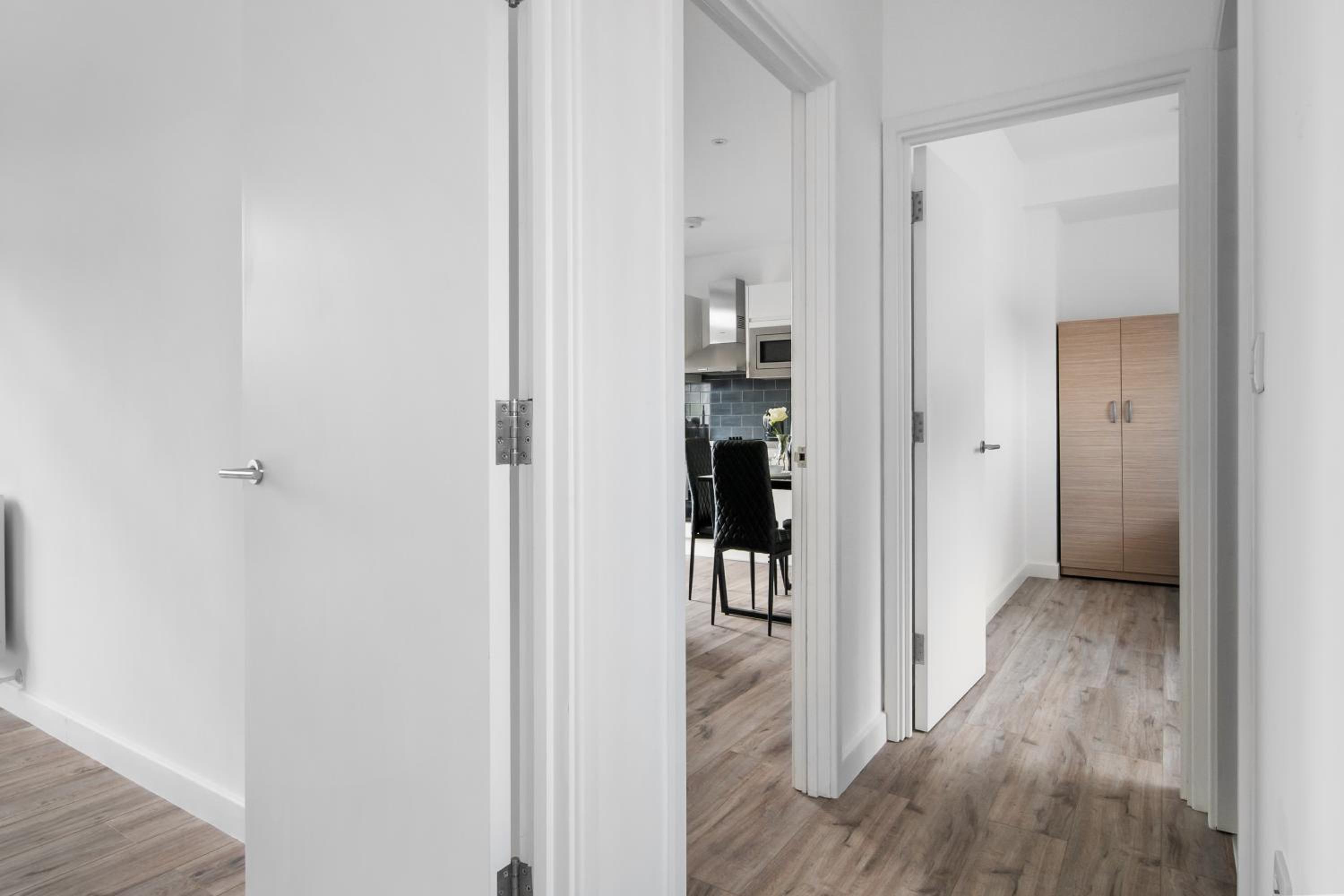 Livestay-Modern Apartments Building in Aylesbury