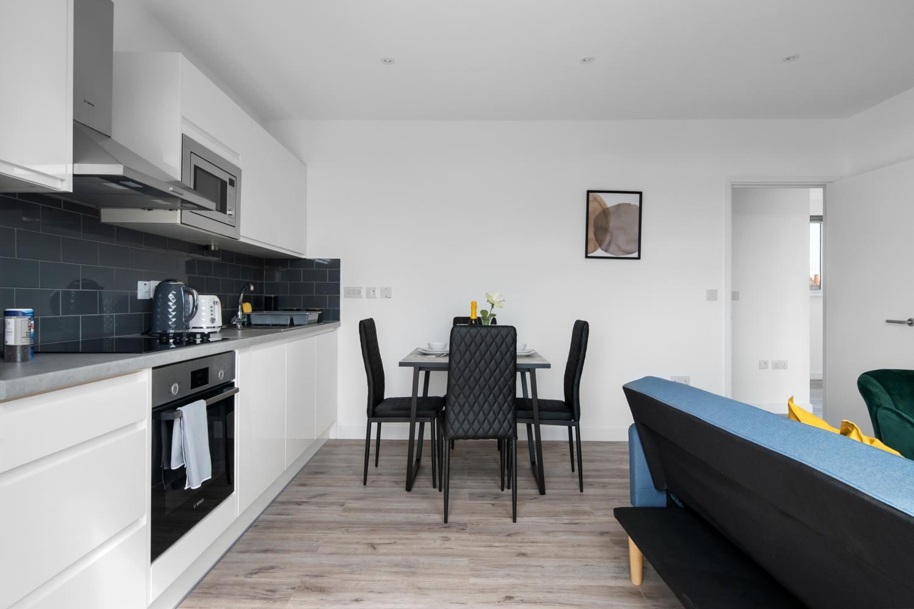 Livestay-Modern Apartments Building in Aylesbury