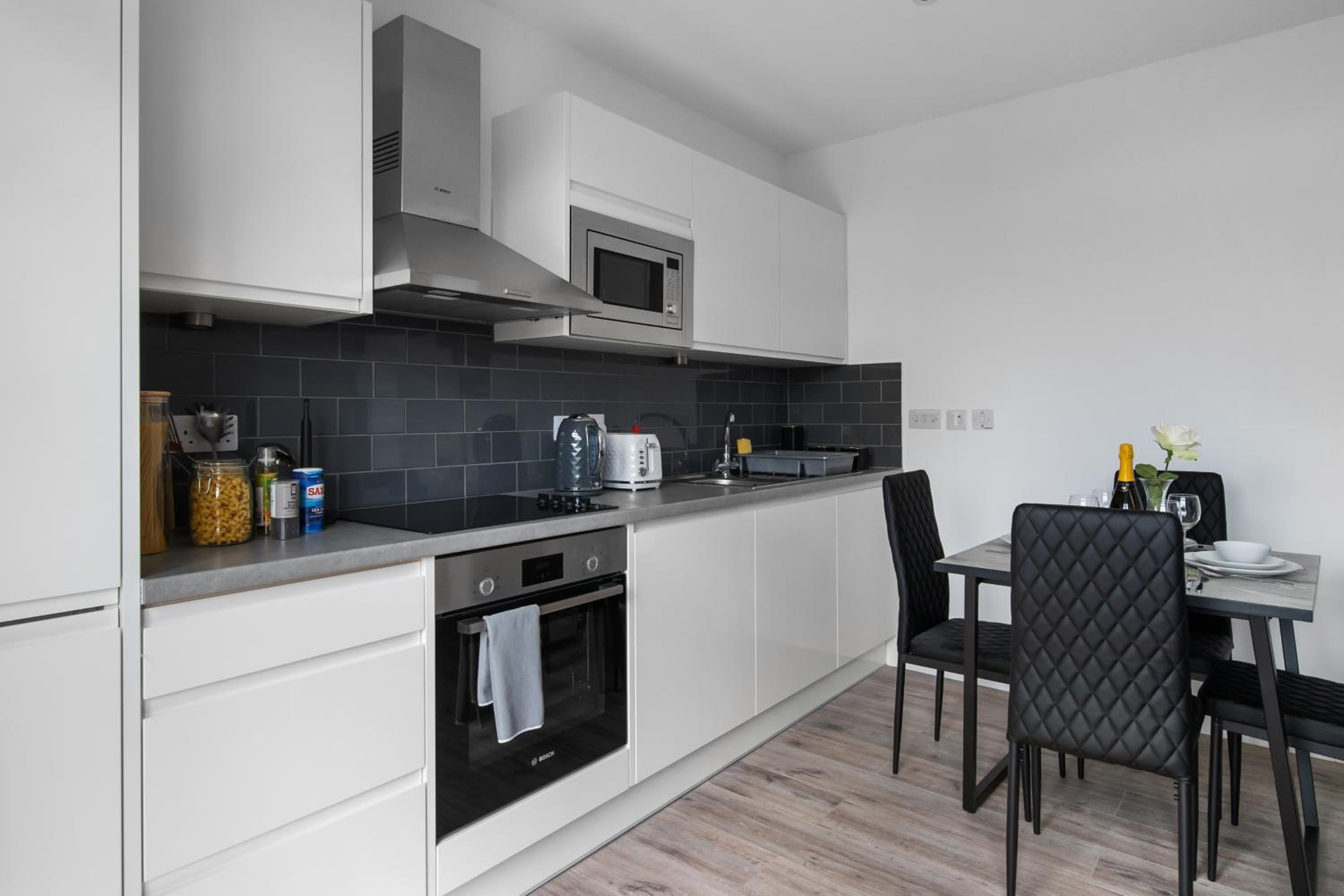 Livestay-Modern Apartments Building in Aylesbury