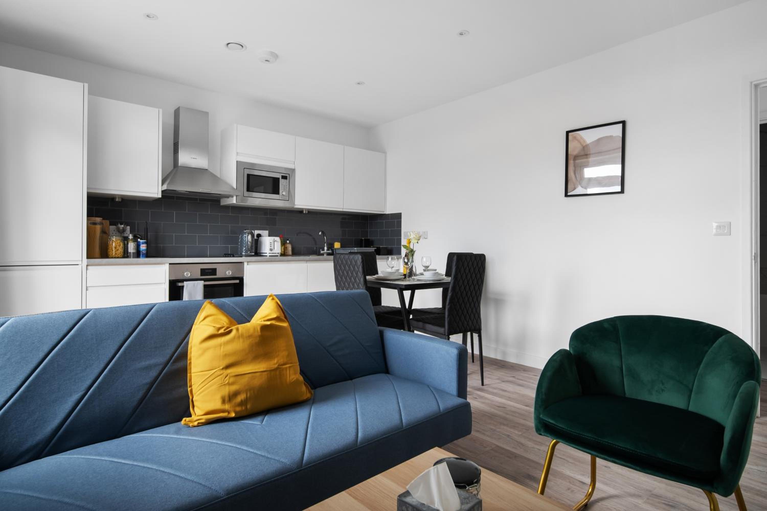 Livestay-Modern Apartments Building in Aylesbury