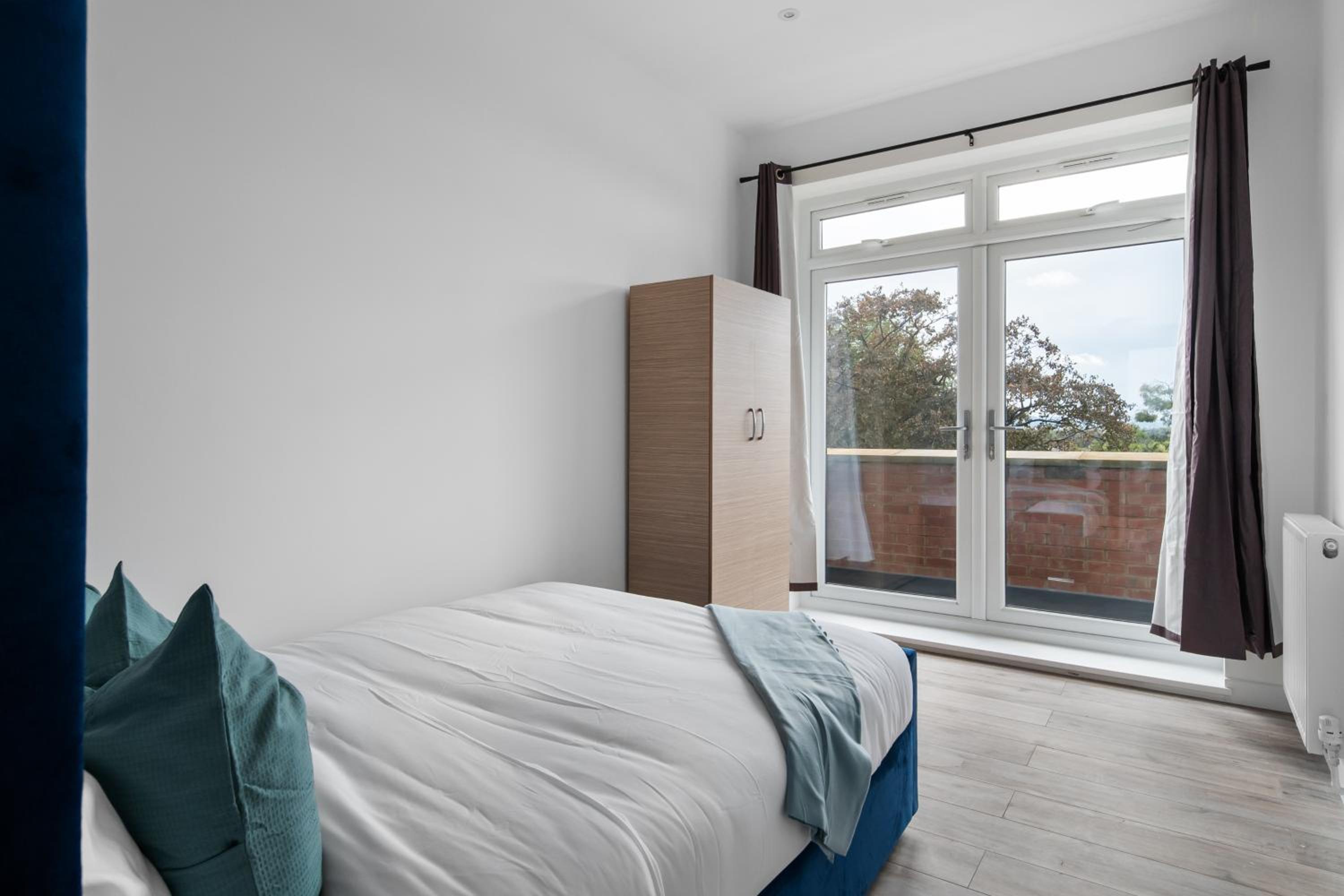 Livestay-Modern Apartments Building in Aylesbury