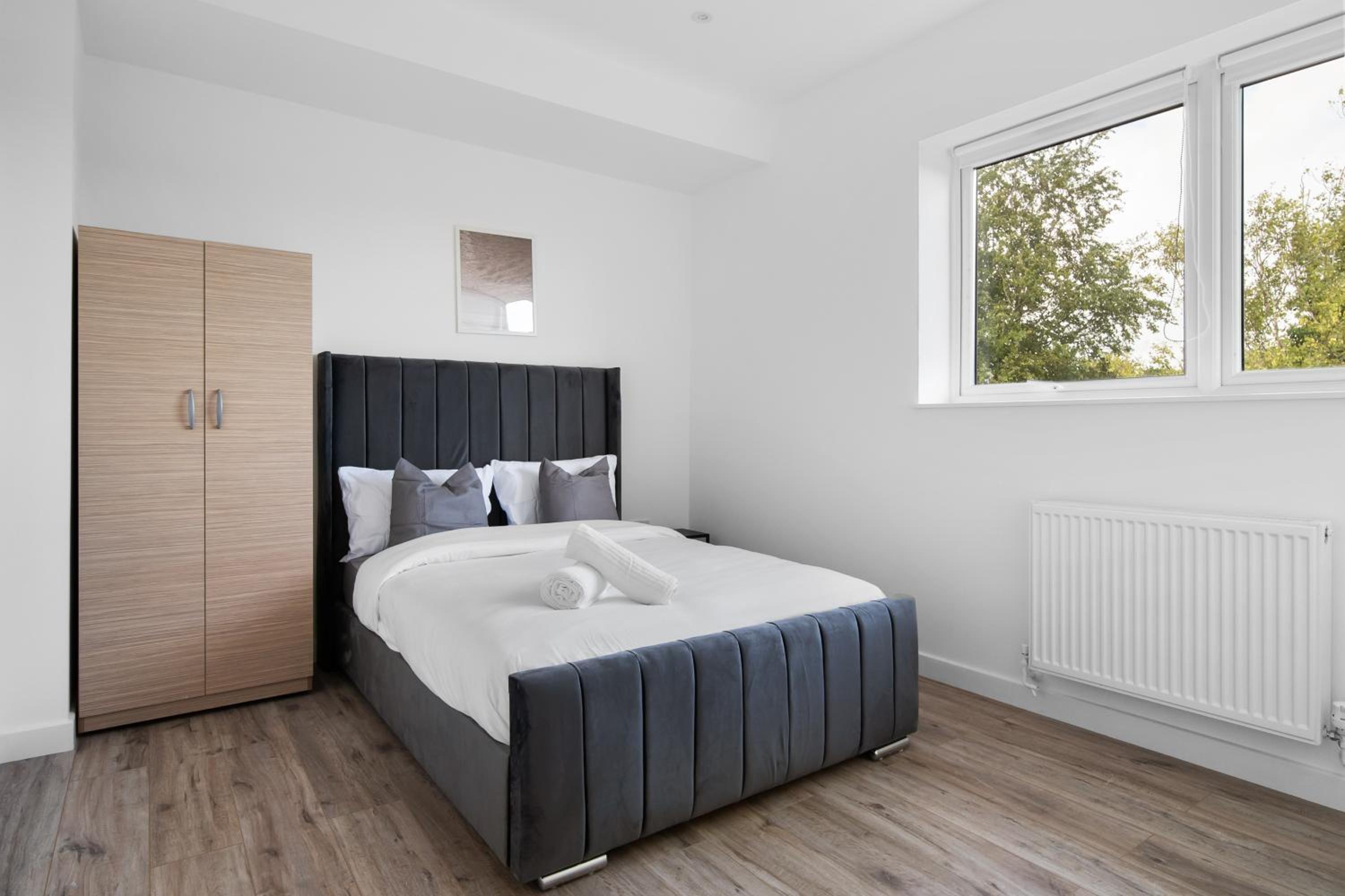 Livestay-Modern Apartments Building in Aylesbury