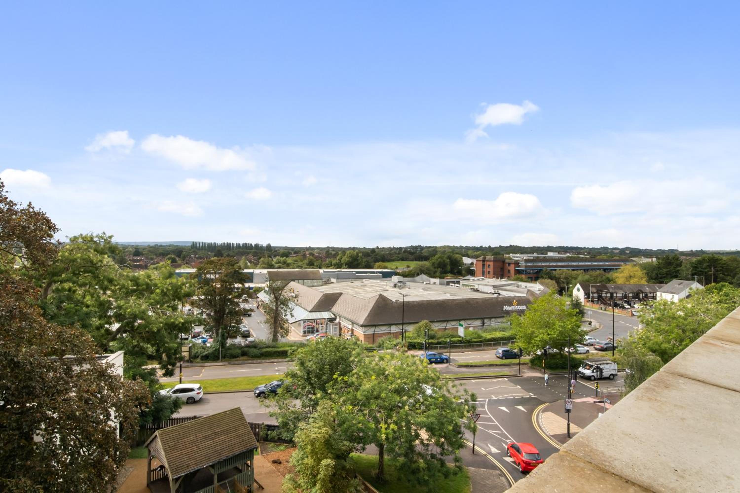 Livestay-Modern Apartments Building in Aylesbury