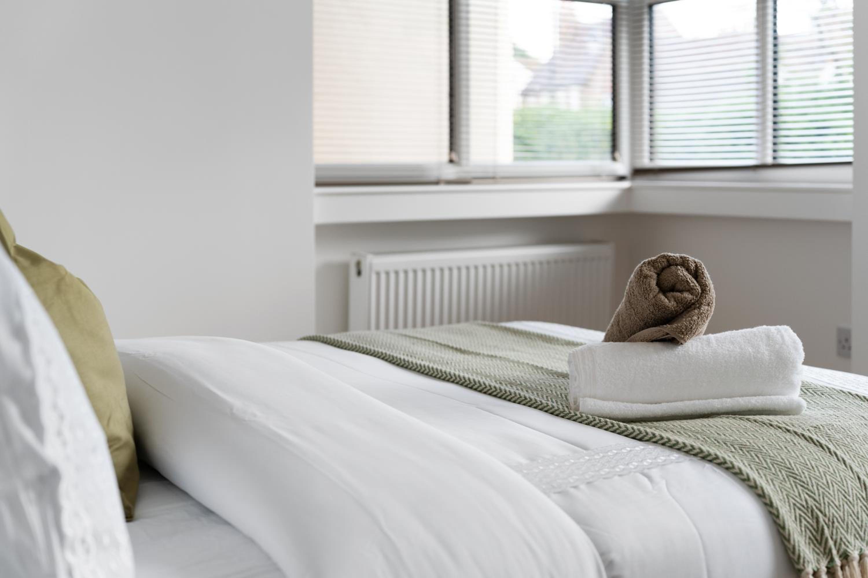 Livestay-Modern Apartments Building in Aylesbury