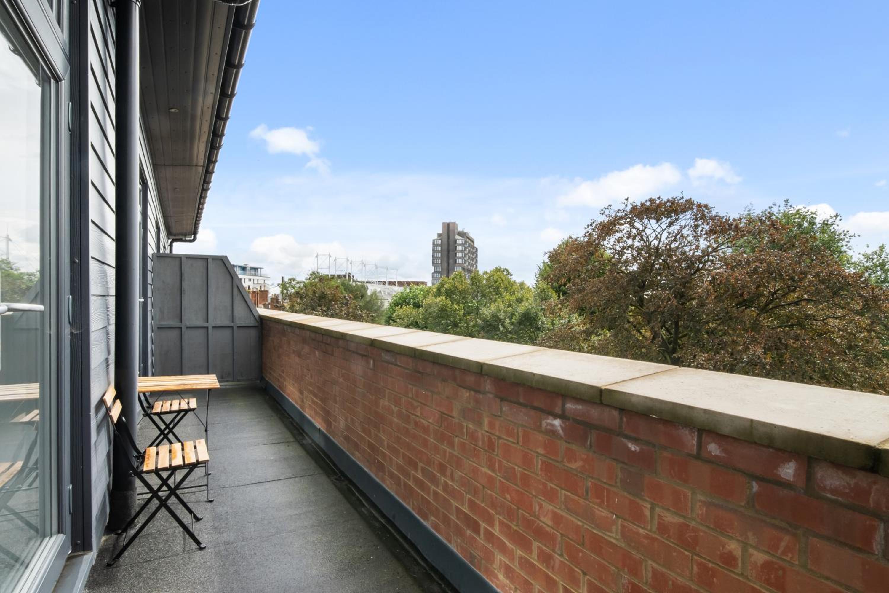 Livestay-Modern Apartments Building in Aylesbury