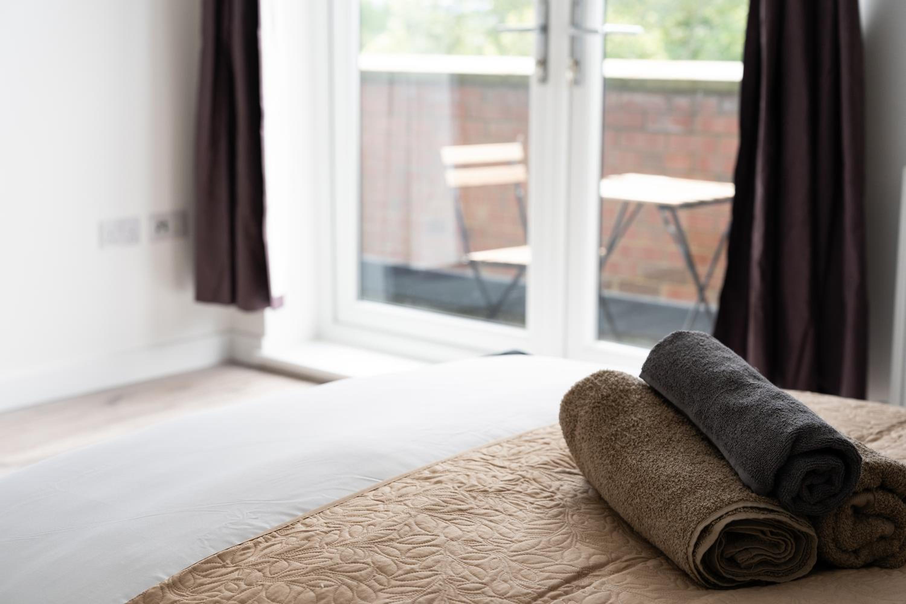 Livestay-Modern Apartments Building in Aylesbury