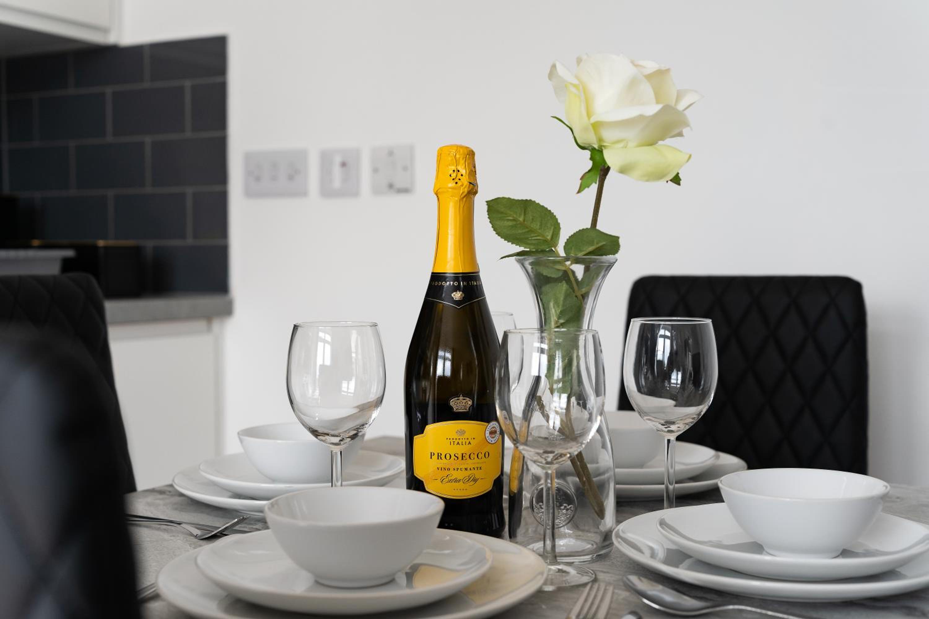 Livestay-Modern Apartments Building in Aylesbury