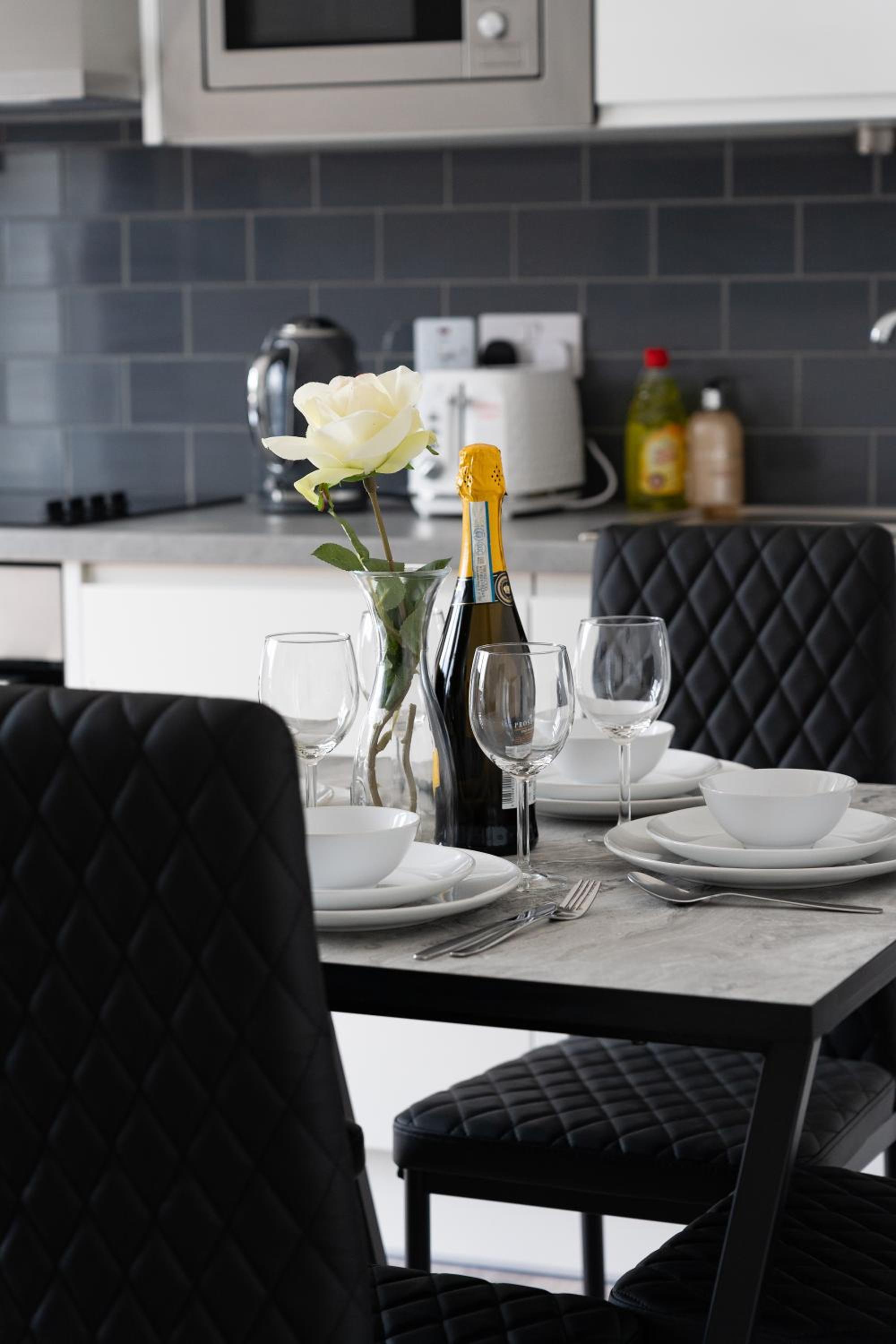 Livestay-Modern Apartments Building in Aylesbury