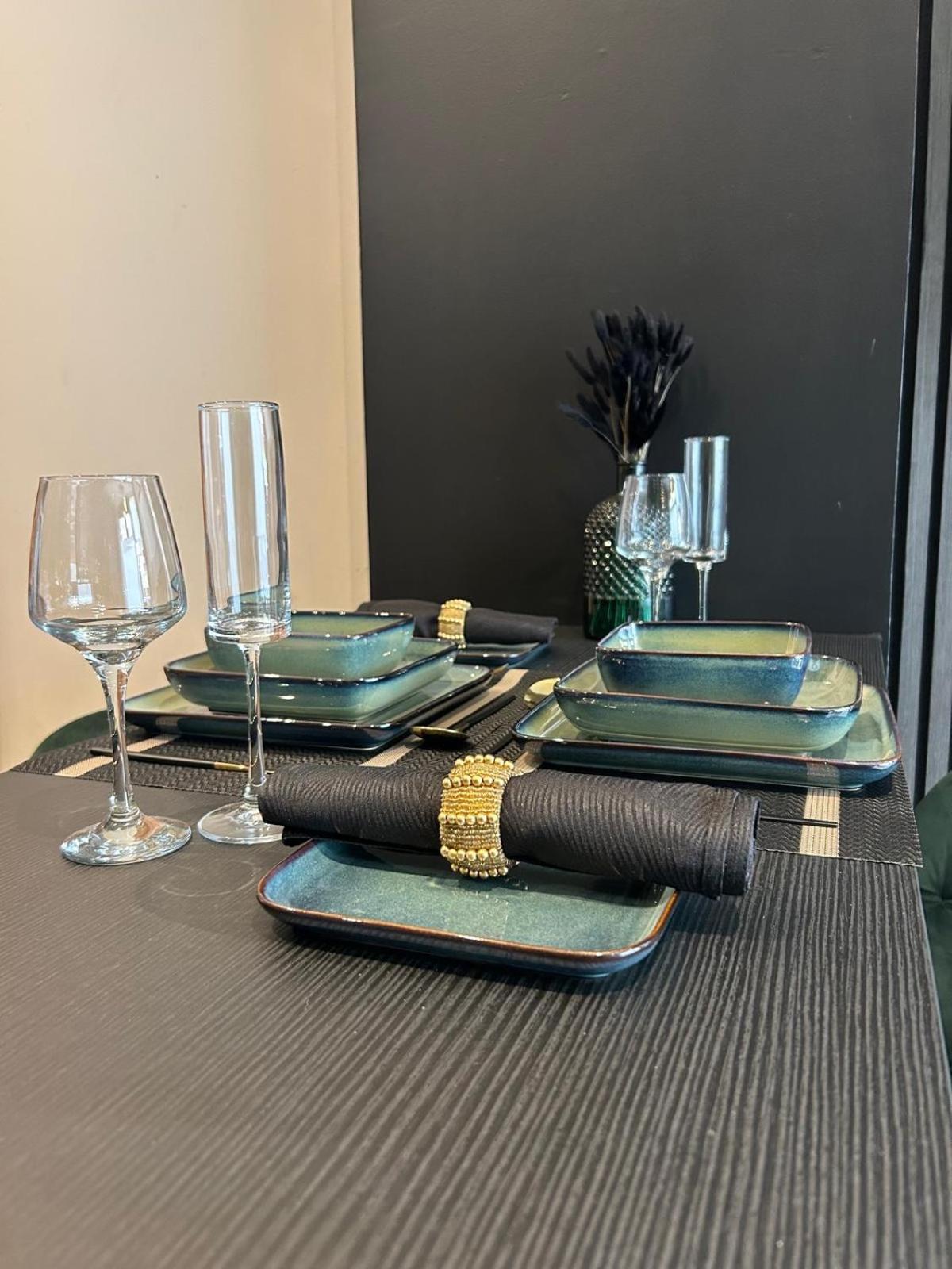 Luxury 1Bed Retreat Edinburgh view 5